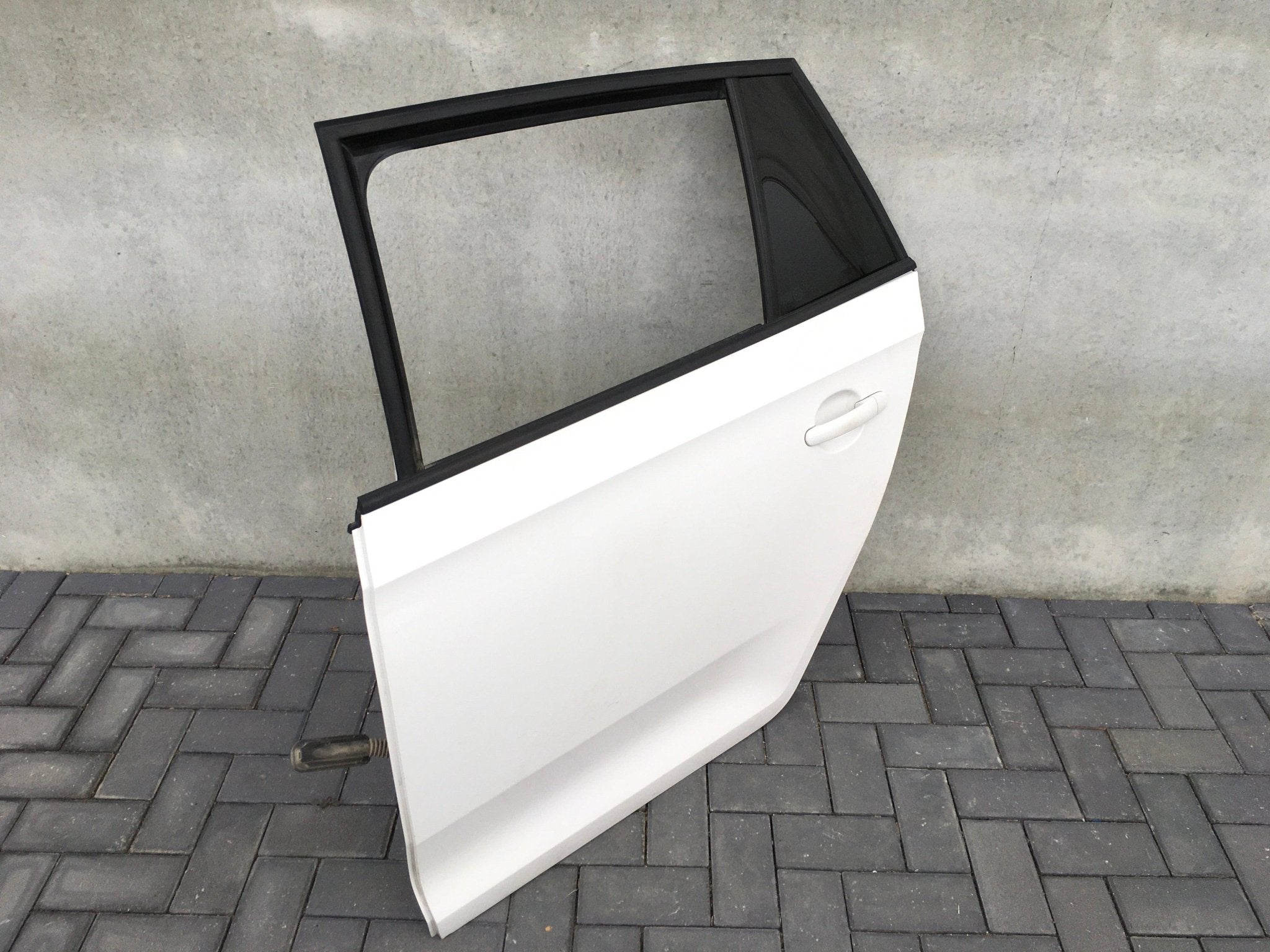 Puerta trasera izquierda Skoda Rapid - 5JJ833051A
