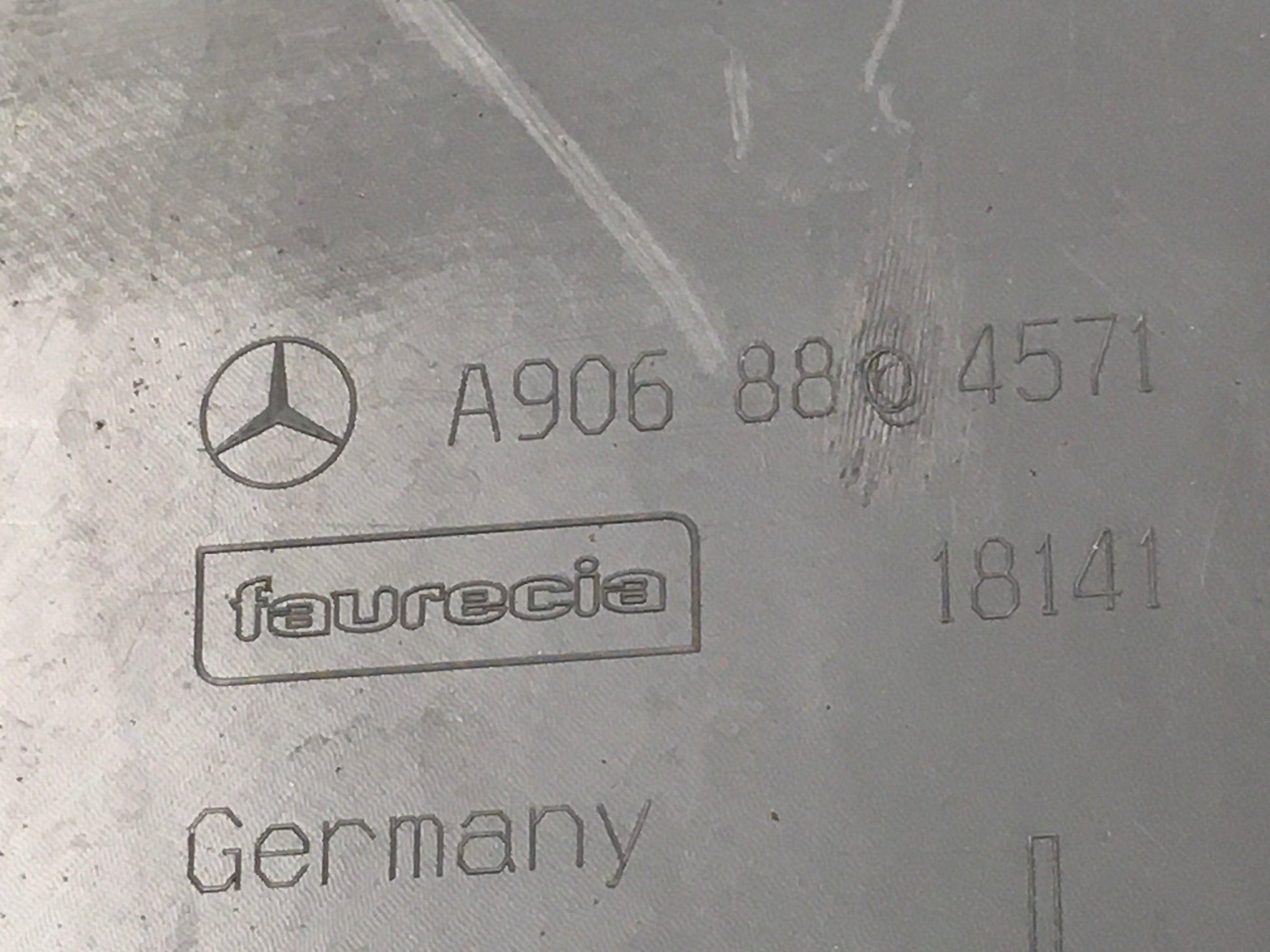 Puntera tra izq Mercedes Sprinter W906 - A9068804571