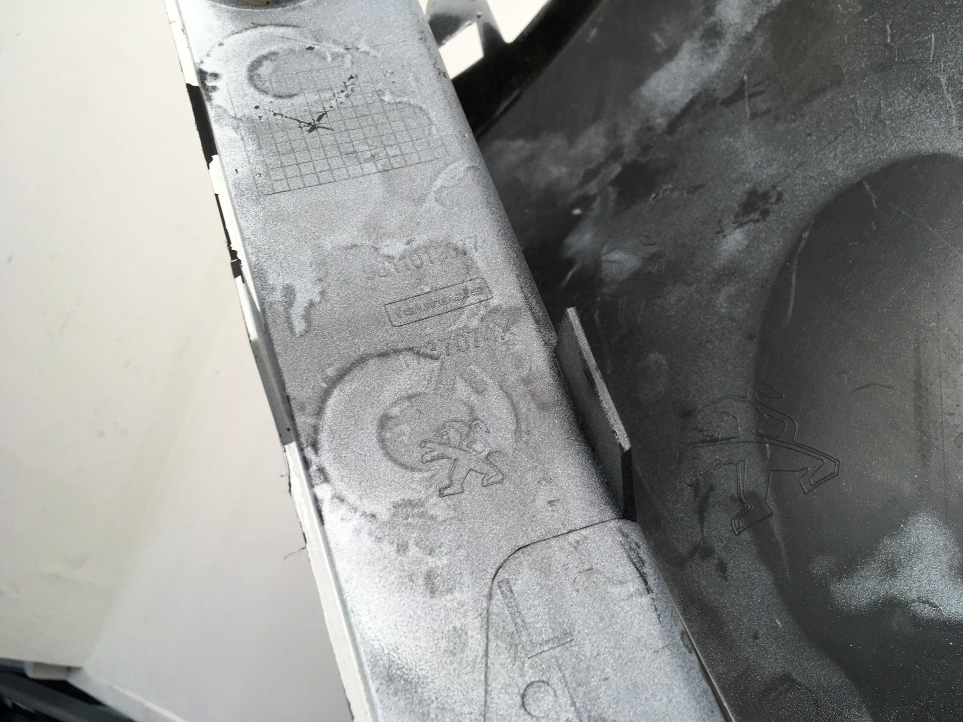 Puntera tra izq Peugeot 3008 II - 9611019077