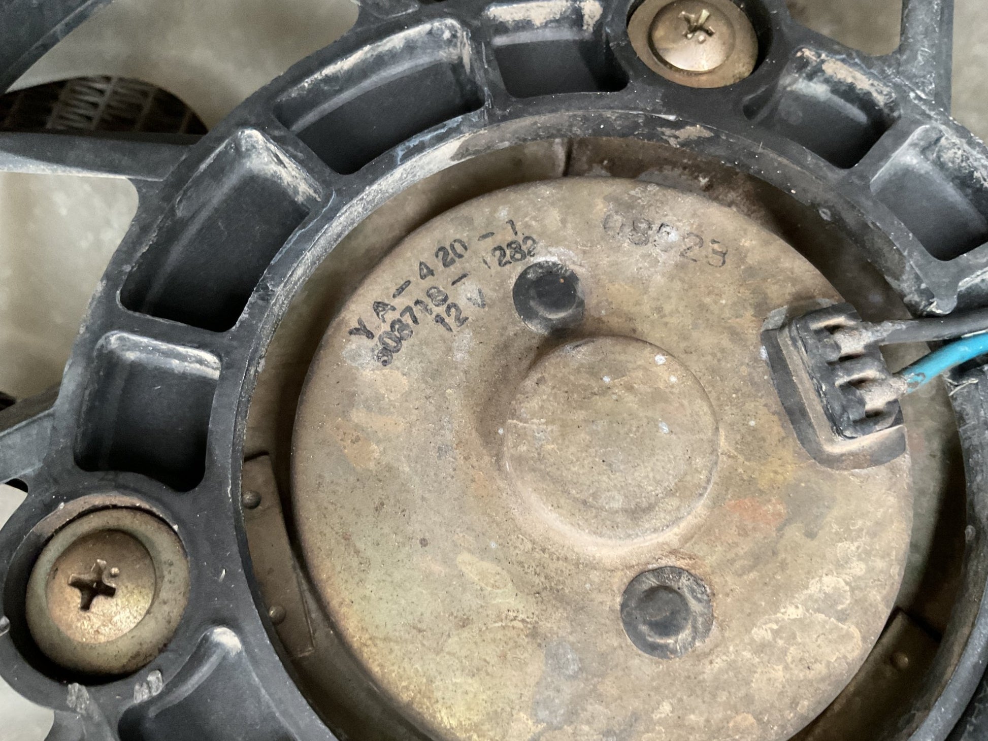 Radiador / Electroventilador Mitsubishi Pajero Pinin - MR431239