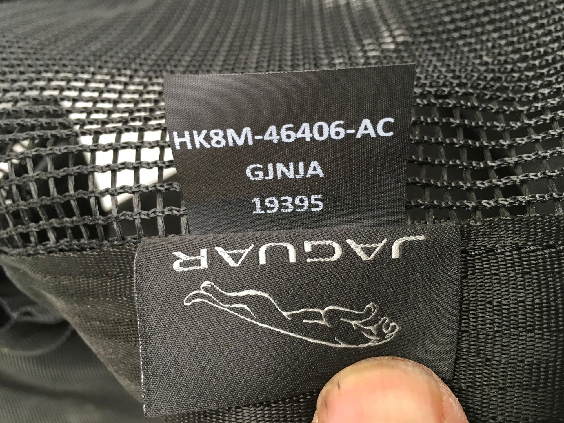 Red carga Jaguar F - Pace - HK8M46406AC