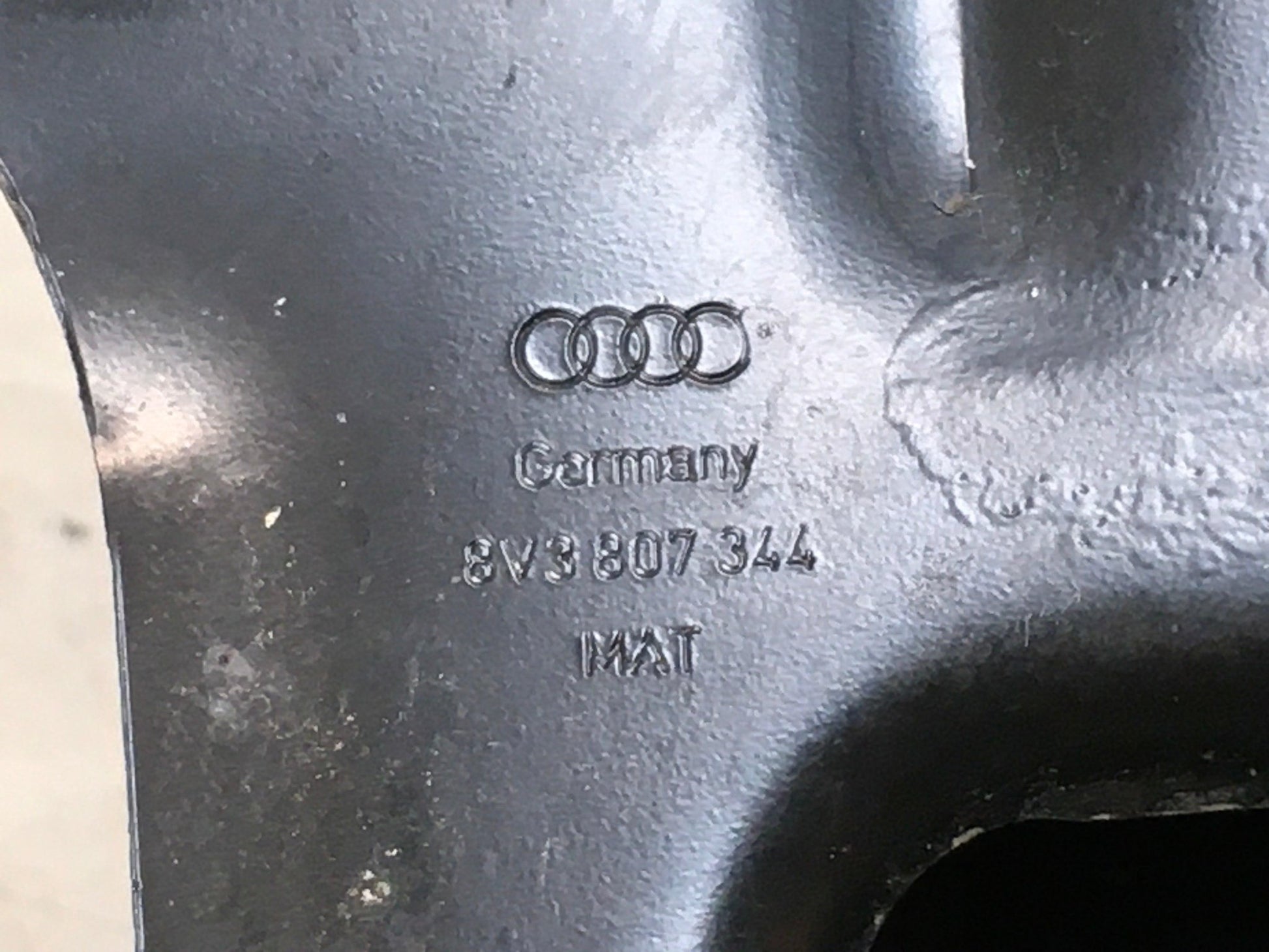 Refuerzo parachoques trasero Audi A3 8V - 8V3807344