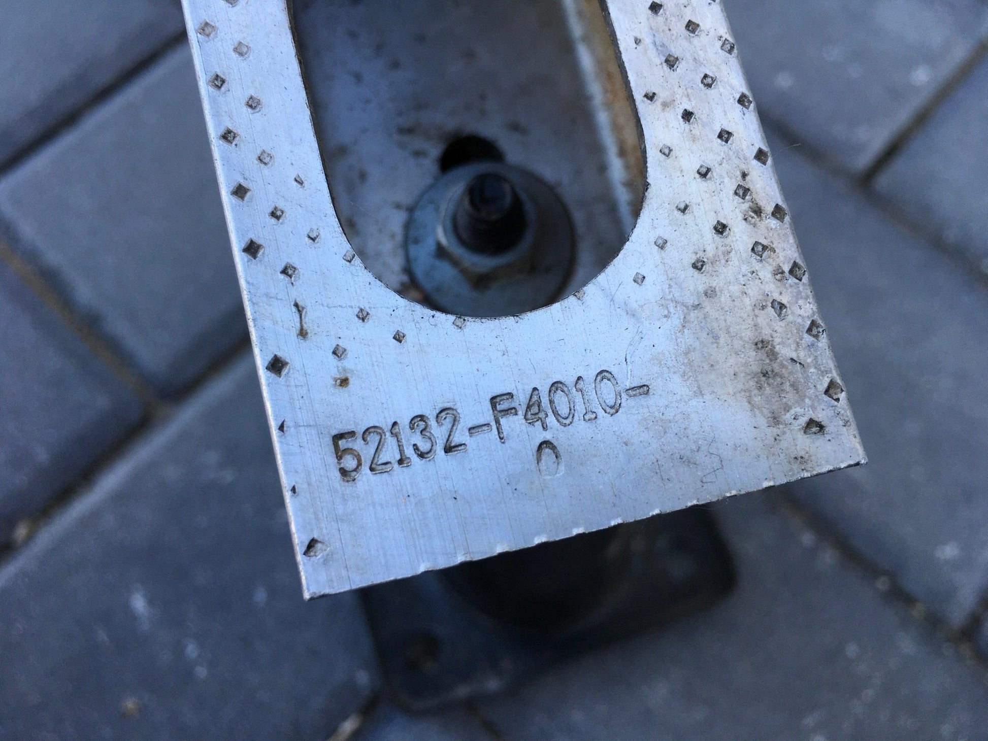 Refuerzo paragolpes delantero Toyota C - HR - 52132F4010