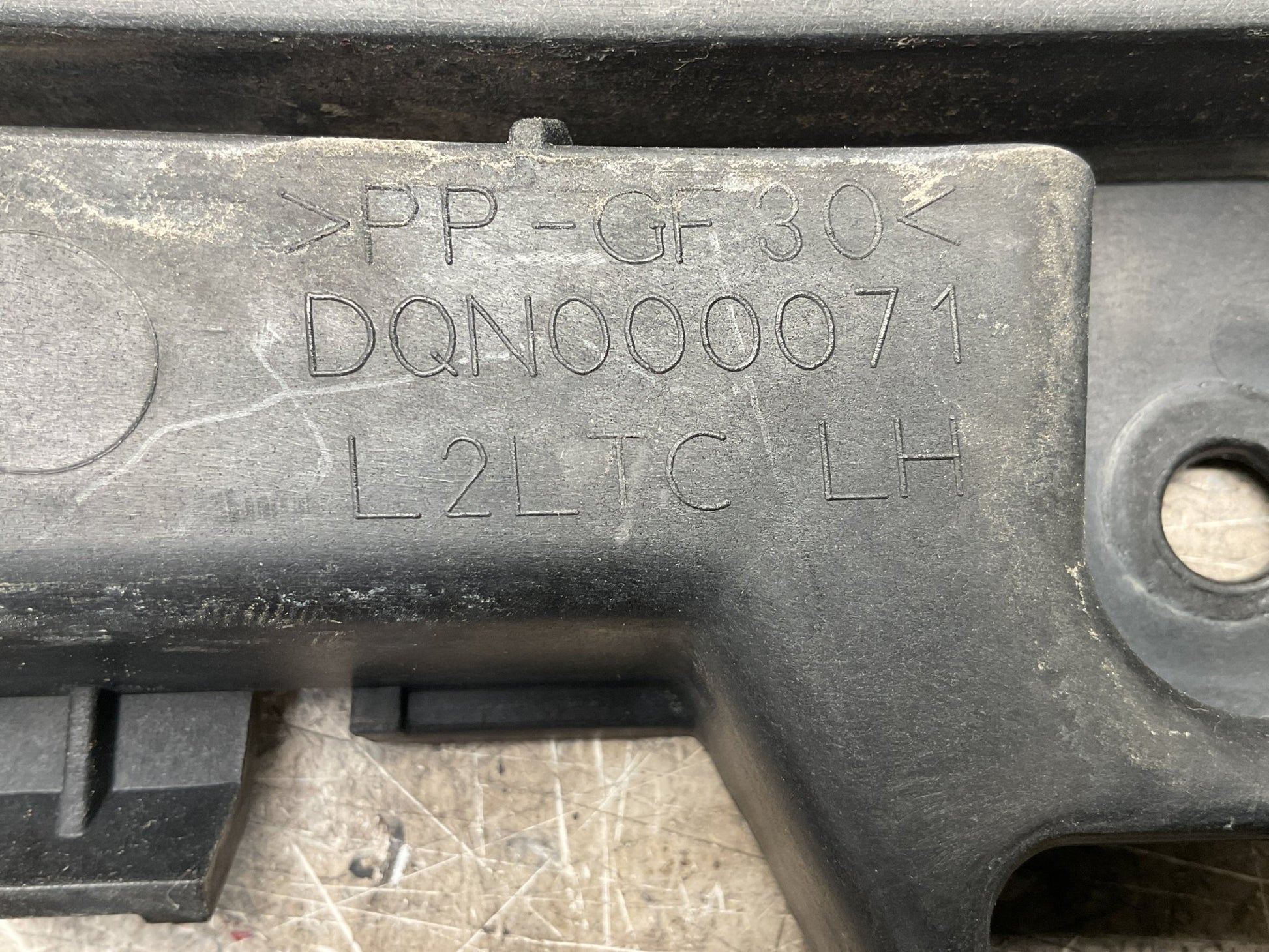 Refuerzo paragolpes tra izq Range Rover Sport 2004 - 2013 - DQN000071