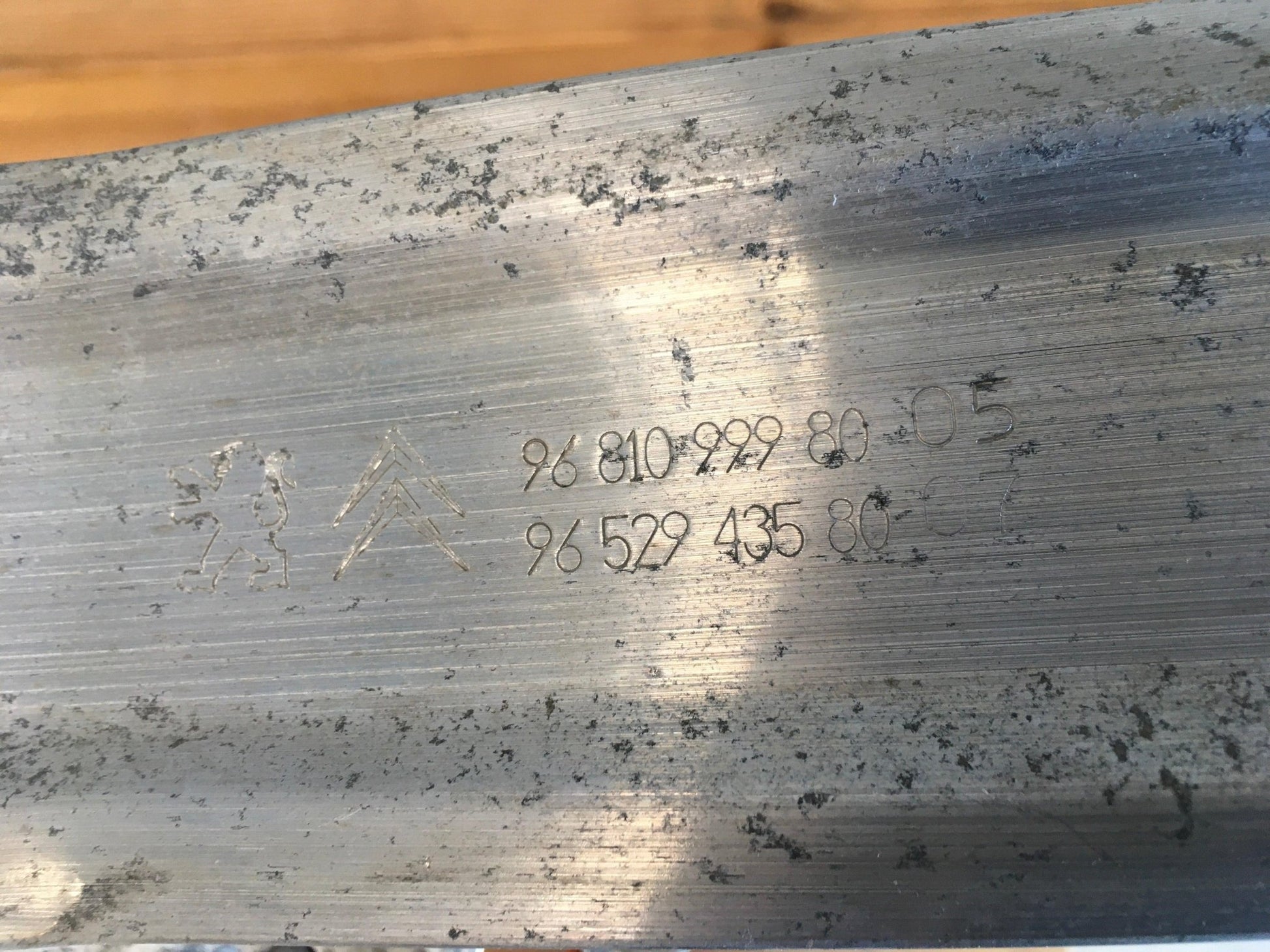 Refuerzo paragolpes trasero Peugeot 5008 I Citroen C4 Picasso I - 9681099980