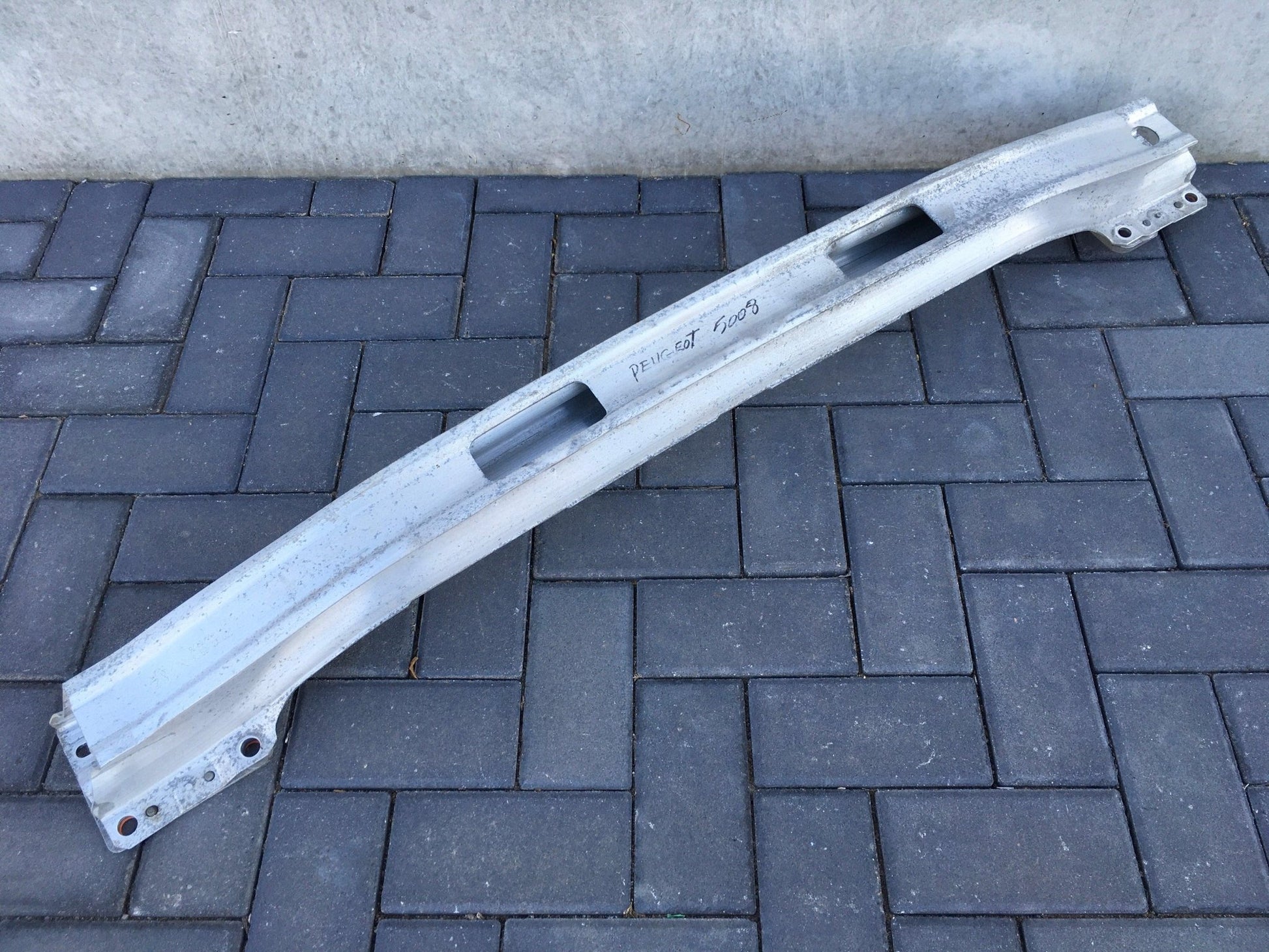 Refuerzo paragolpes trasero Peugeot 5008 I Citroen C4 Picasso I - 9681099980