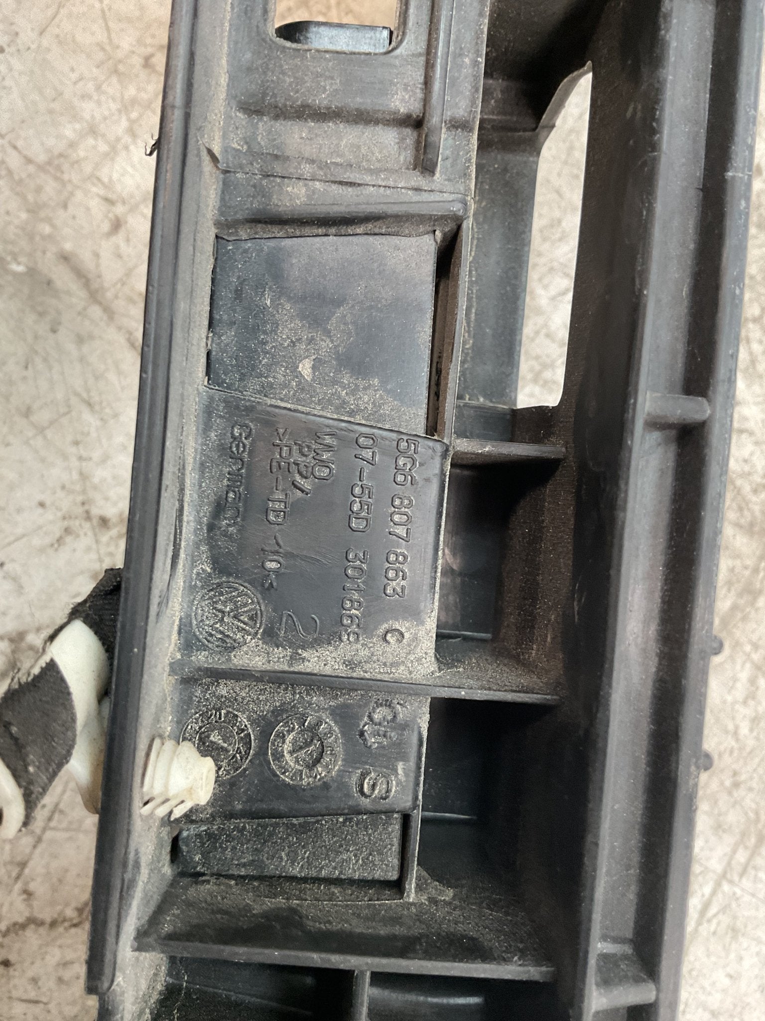 Refuerzo paragolpes trasero VW Golf 2012 2020 - 5G6807863