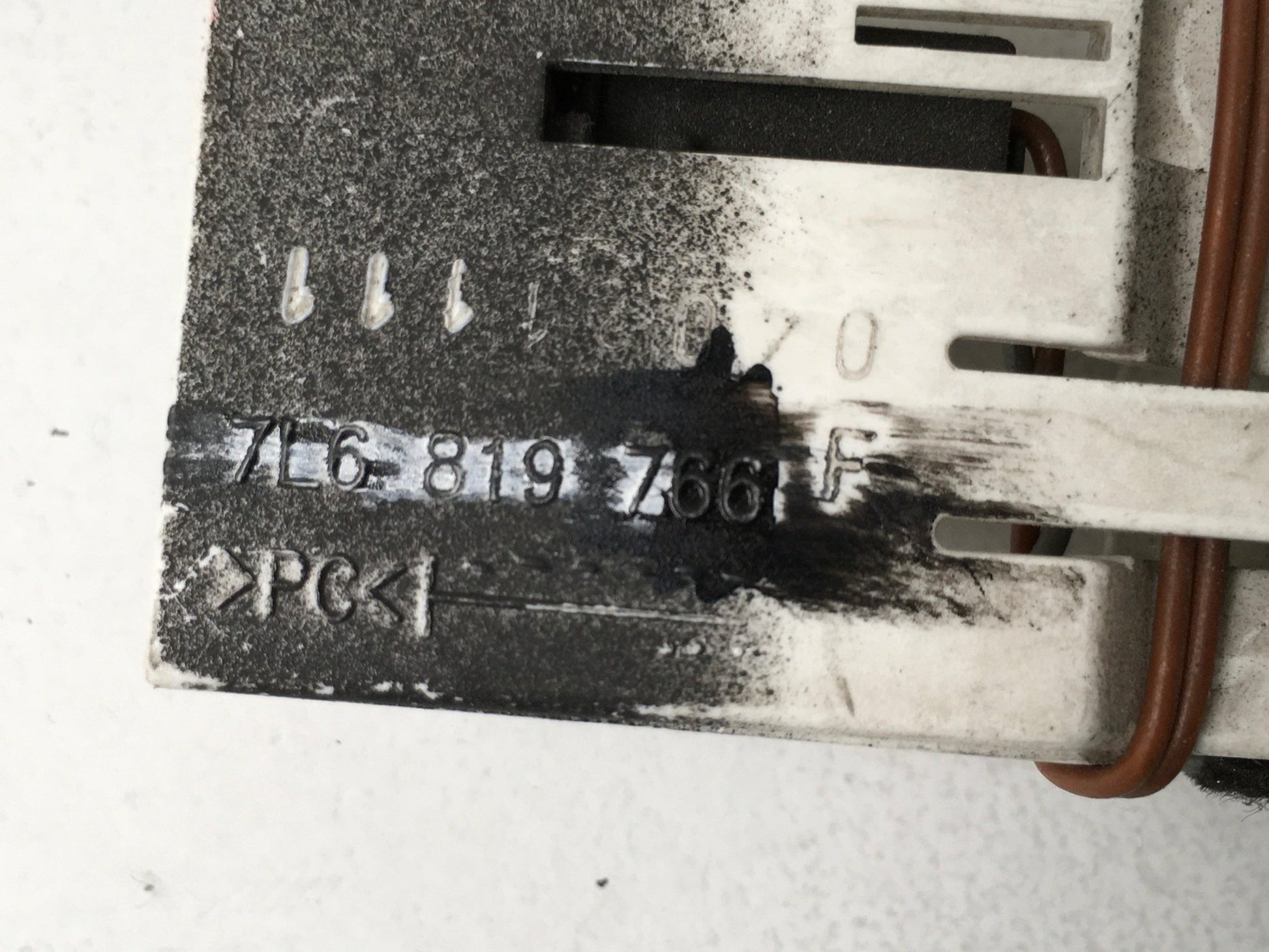 Regulador rejilla derecho VW Touareg 7L - 7L6819766F