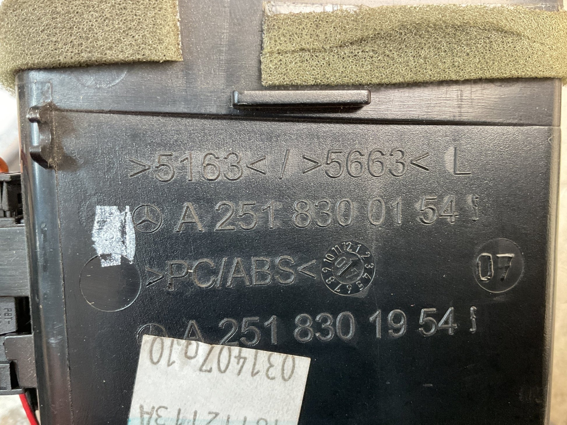 Rejilla aire izq Mercedes R 2004 - 2013 - A2518300154