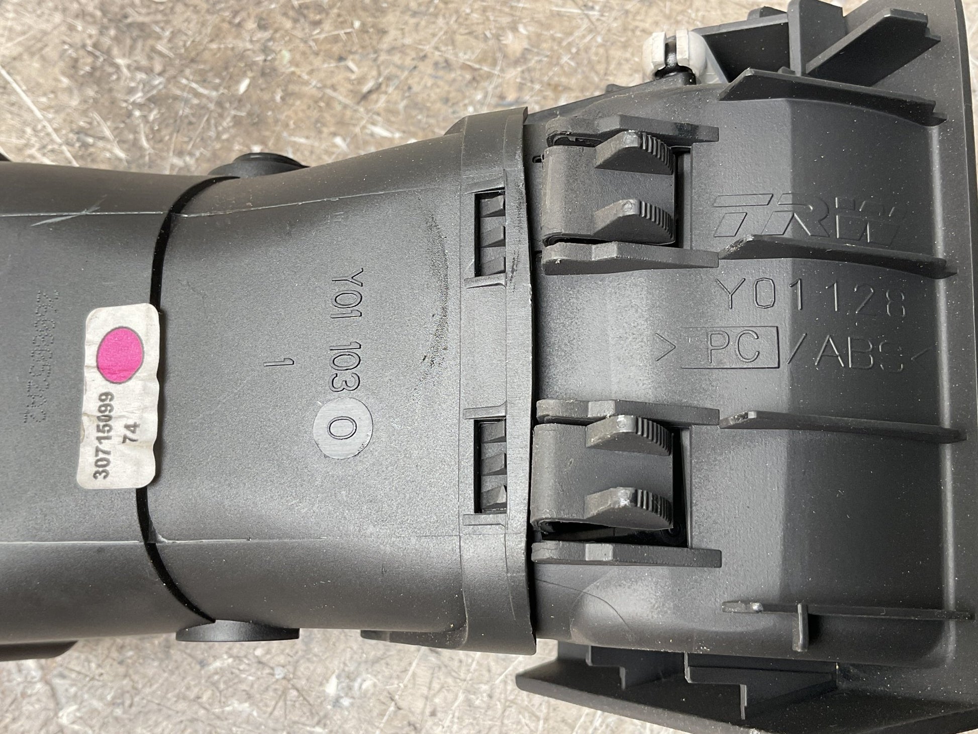 Rejilla aireadora dcha Volvo V50 S40 II - Y01128