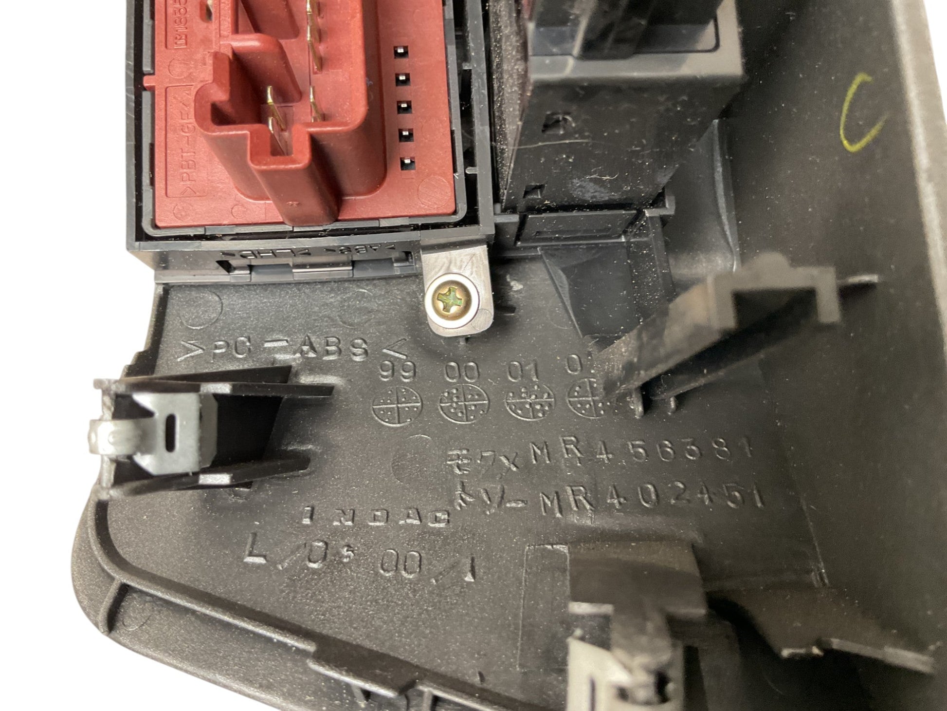 Rejilla Aireadora izq Mitsubishi Pajero 2000-2006 - MR456381