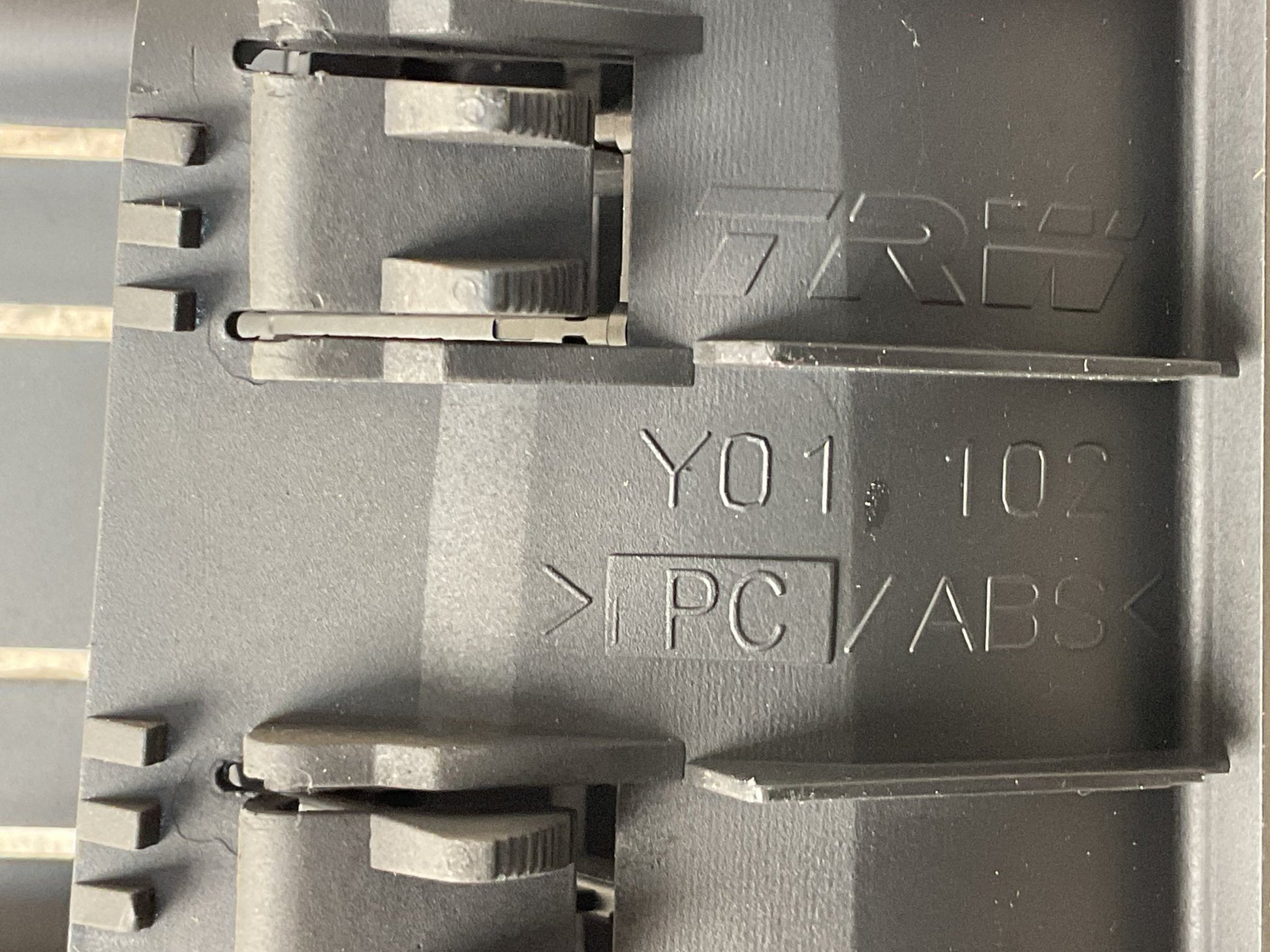 Rejilla aireadora izq Volvo V50 S40 II - 