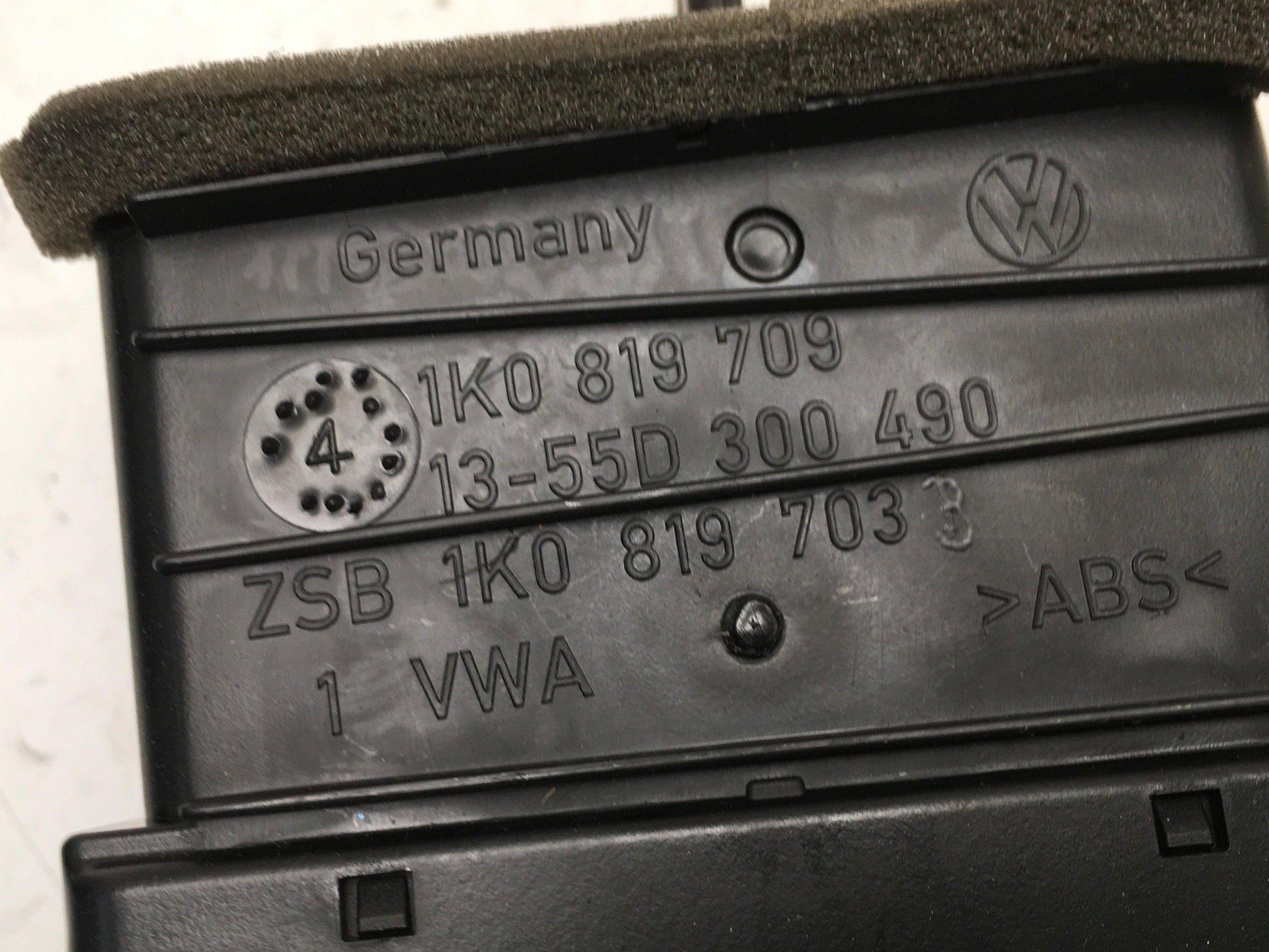 Rejilla aireadora izq VW Golf V Jetta III - 1K0819709