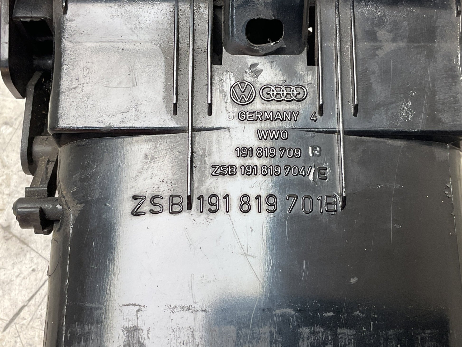 Rejilla Aireadora Salpicadero VW Golf Jetta 83-92 - 191819701B