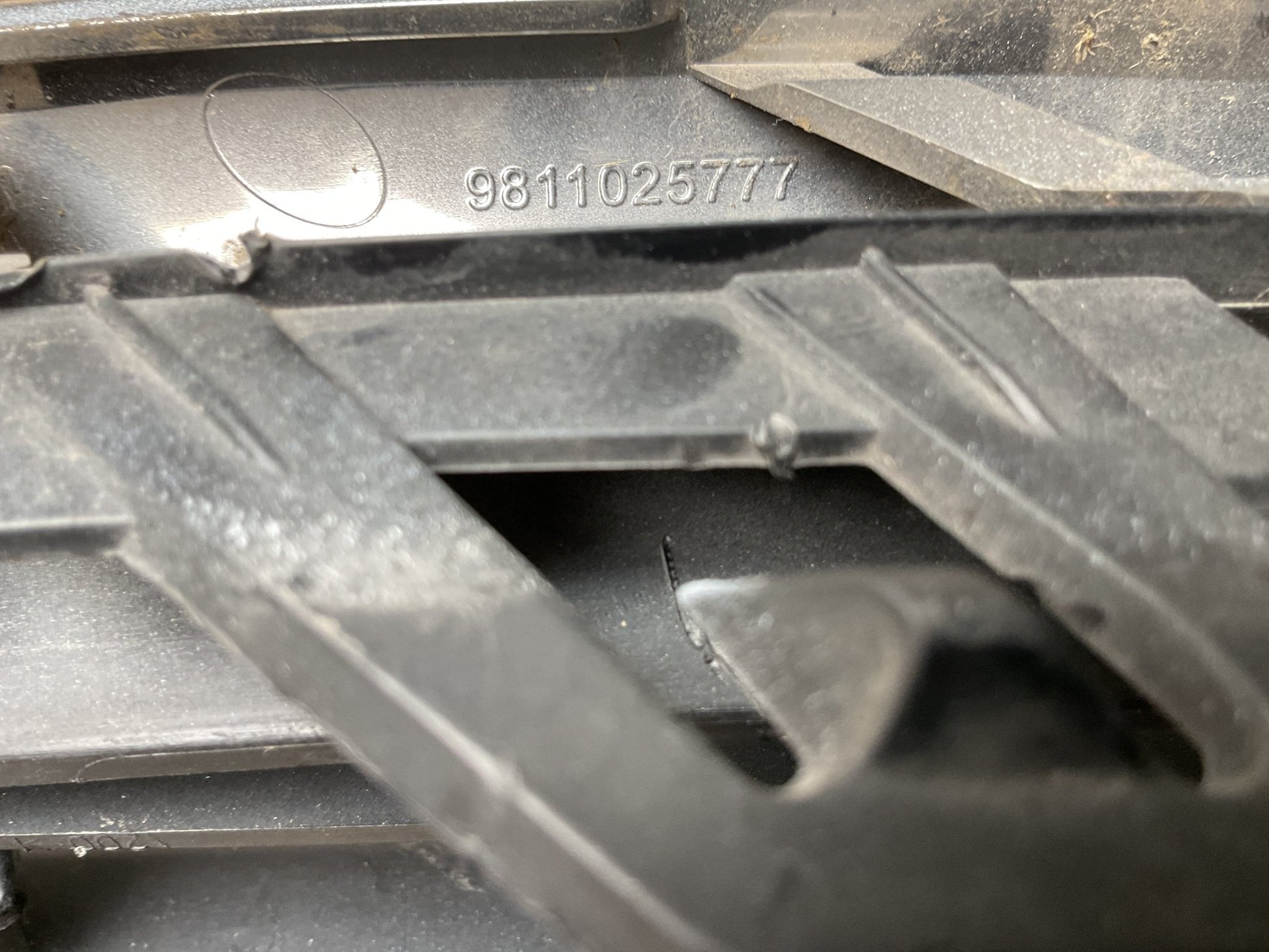 Rejilla Antiniebla dcha Peugeot 5008 2017 - 2025 - 9811025777