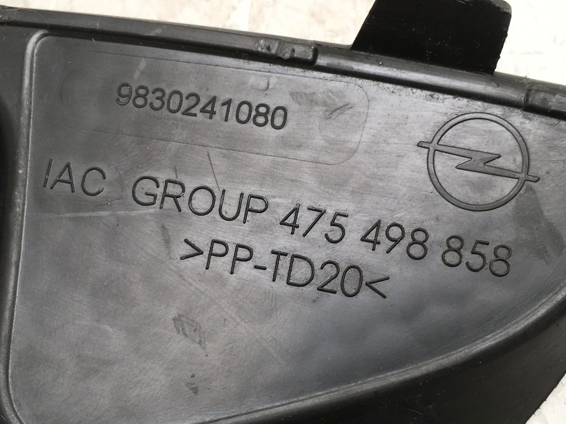 Rejilla antiniebla dcho Opel Corsa F - 9830241080