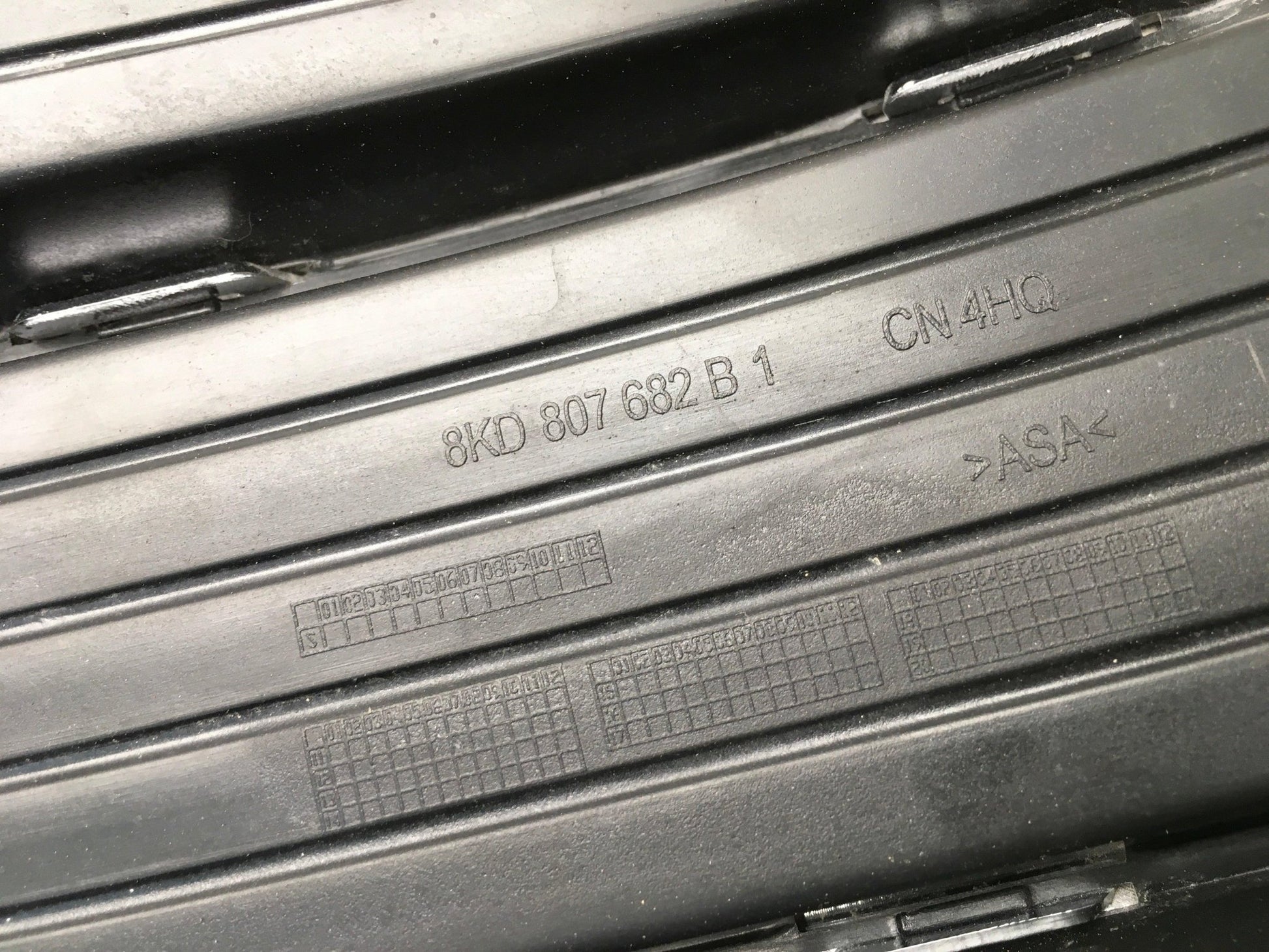 Rejilla antiniebla derecha Audi S4 B8 - 8KD807682B