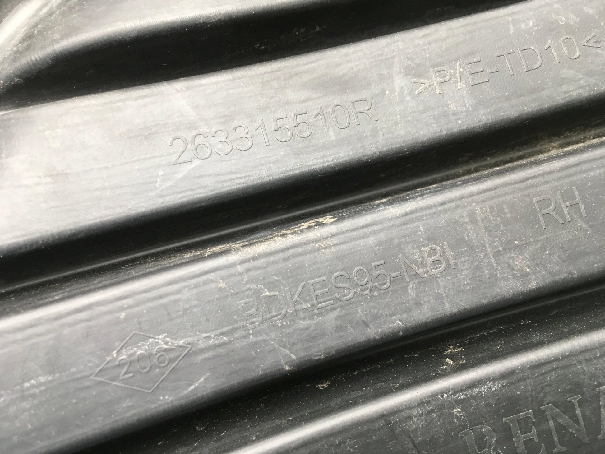 Rejilla antiniebla derecho Renault Megane III - 263315510R