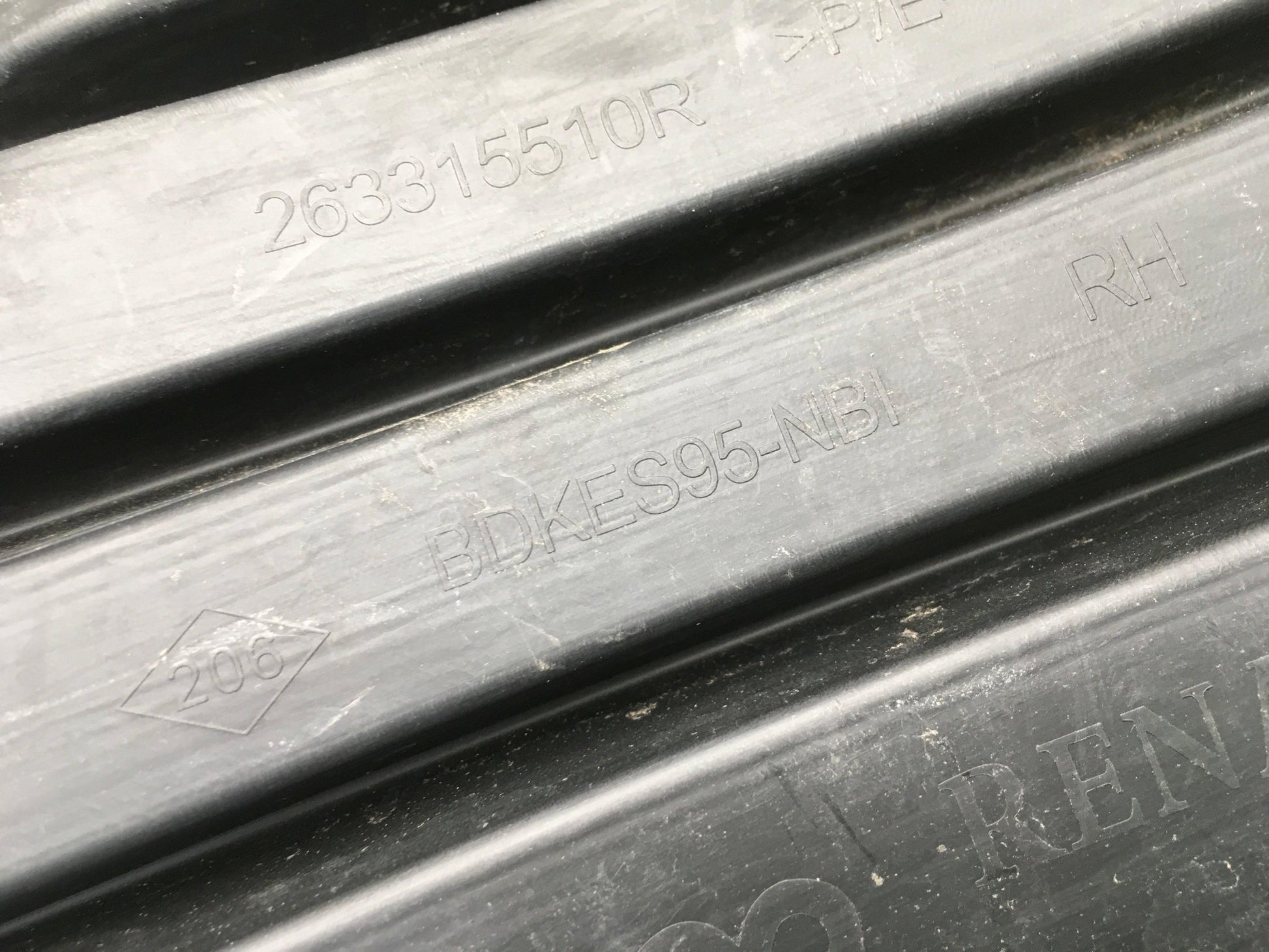 Rejilla antiniebla derecho Renault Megane III - 263315510R