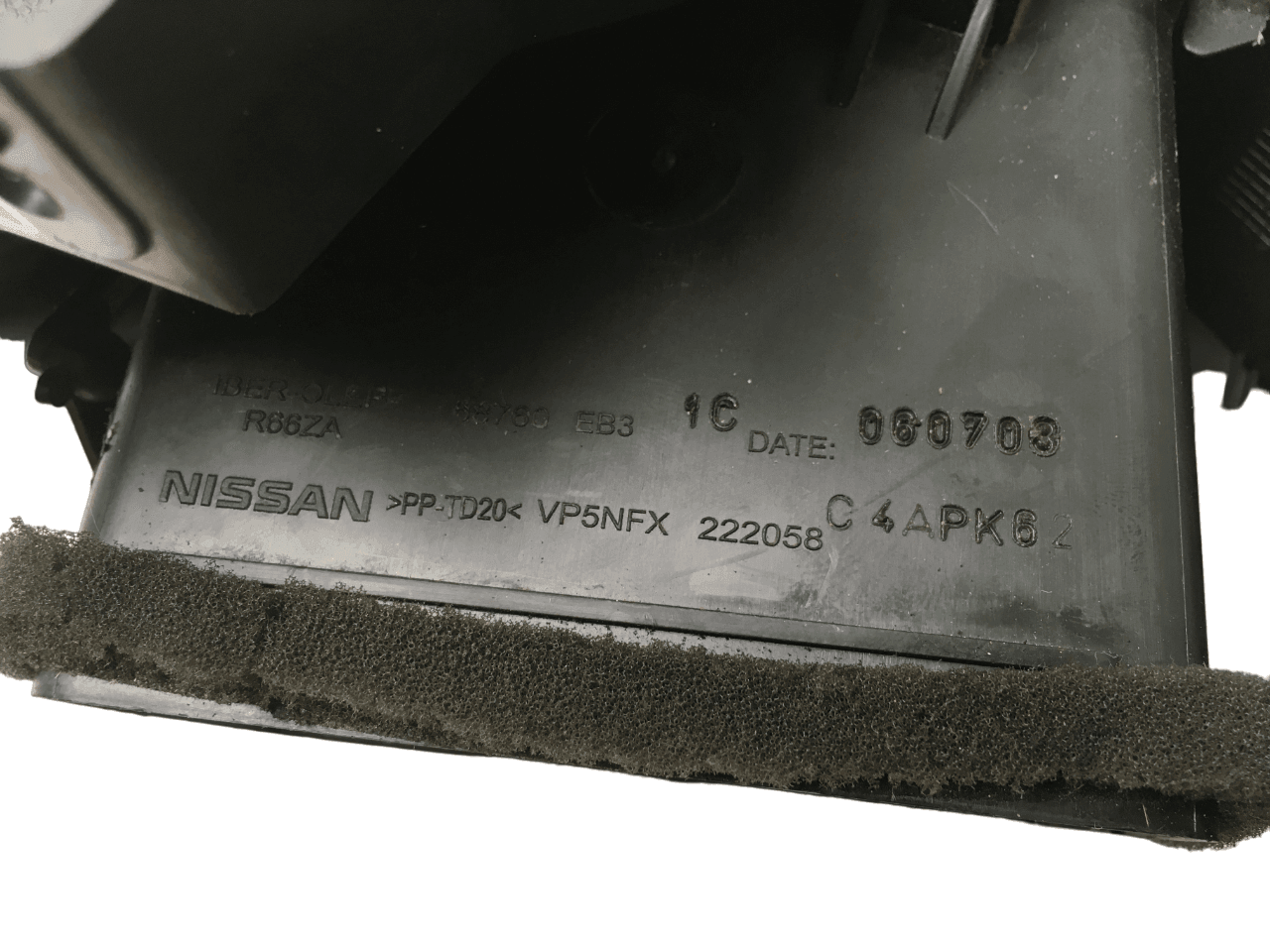 Rejilla central delantera Nissan 68760EB3 - 68760EB3