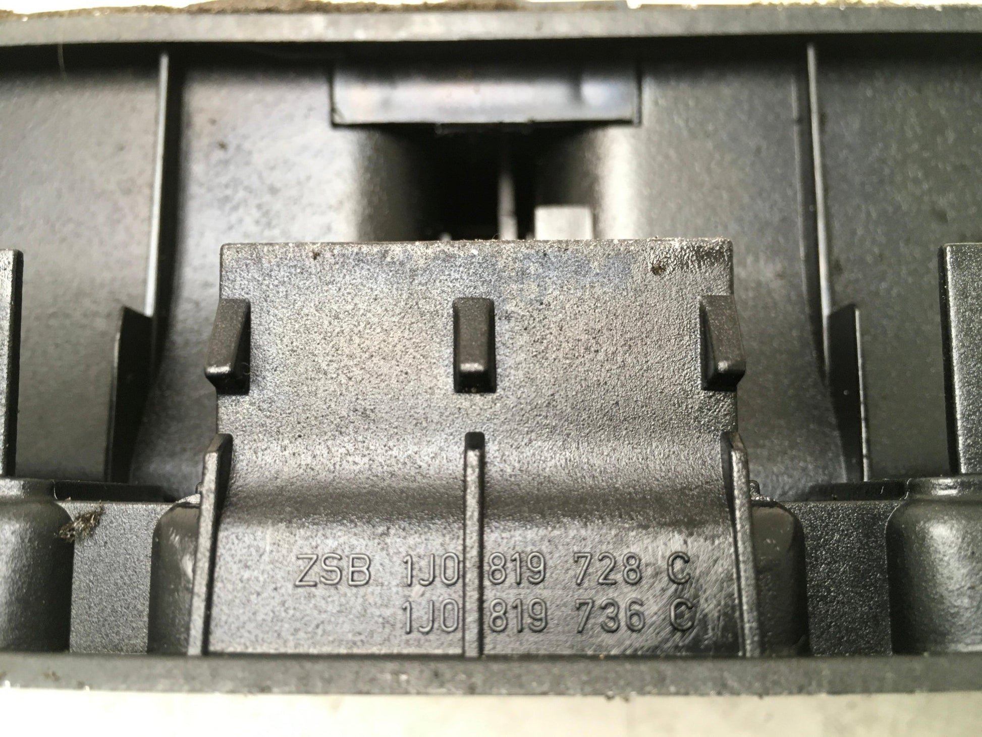 Rejilla central VW Golf IV 1J - 1J0819728C