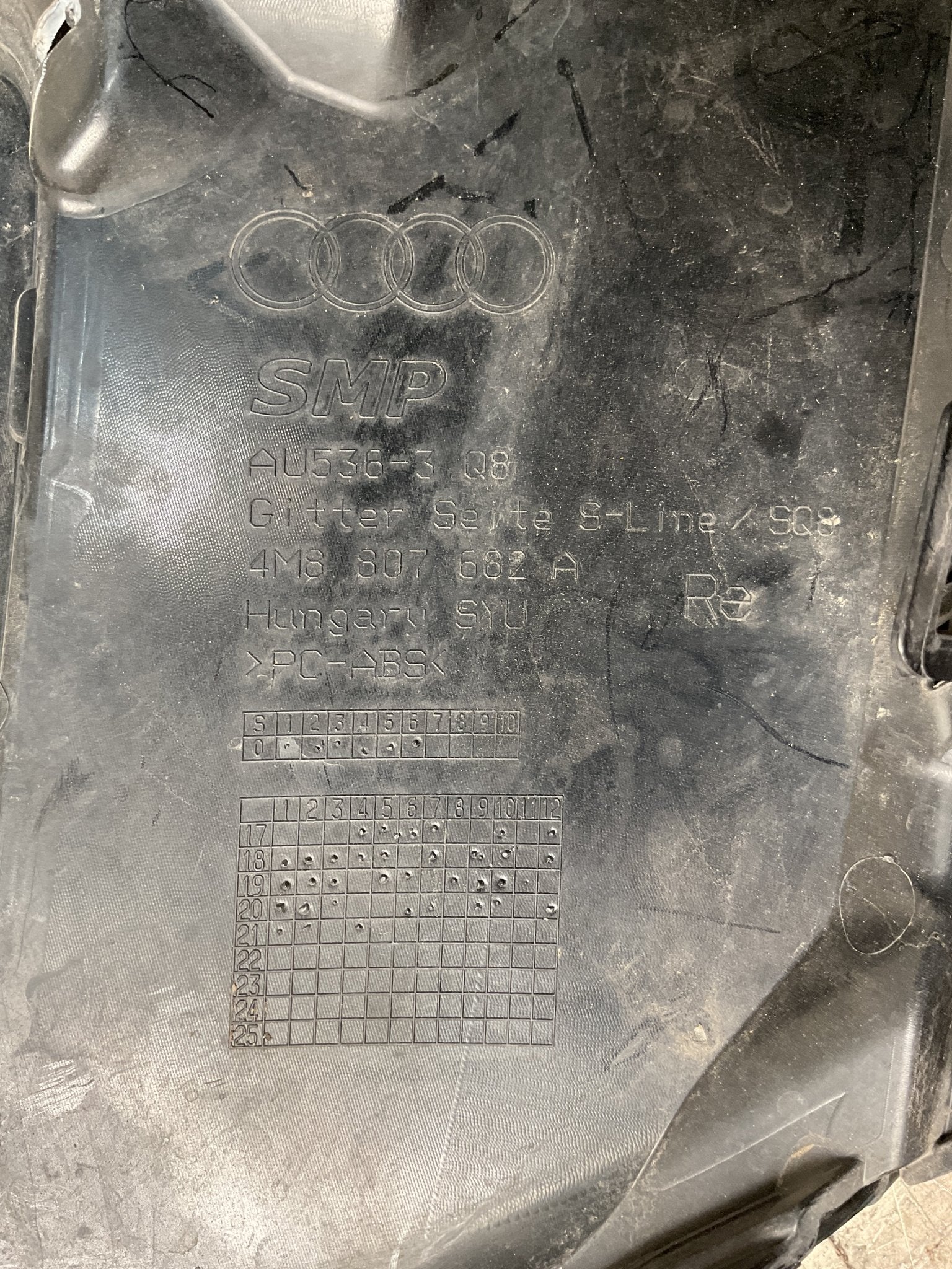 Rejilla dcha Paragolpes delantero Audi SQ8 2019 - 4M8807682A