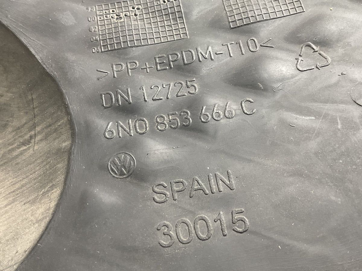 Rejilla del dcha VW Polo 98-01 - 6N0853666C