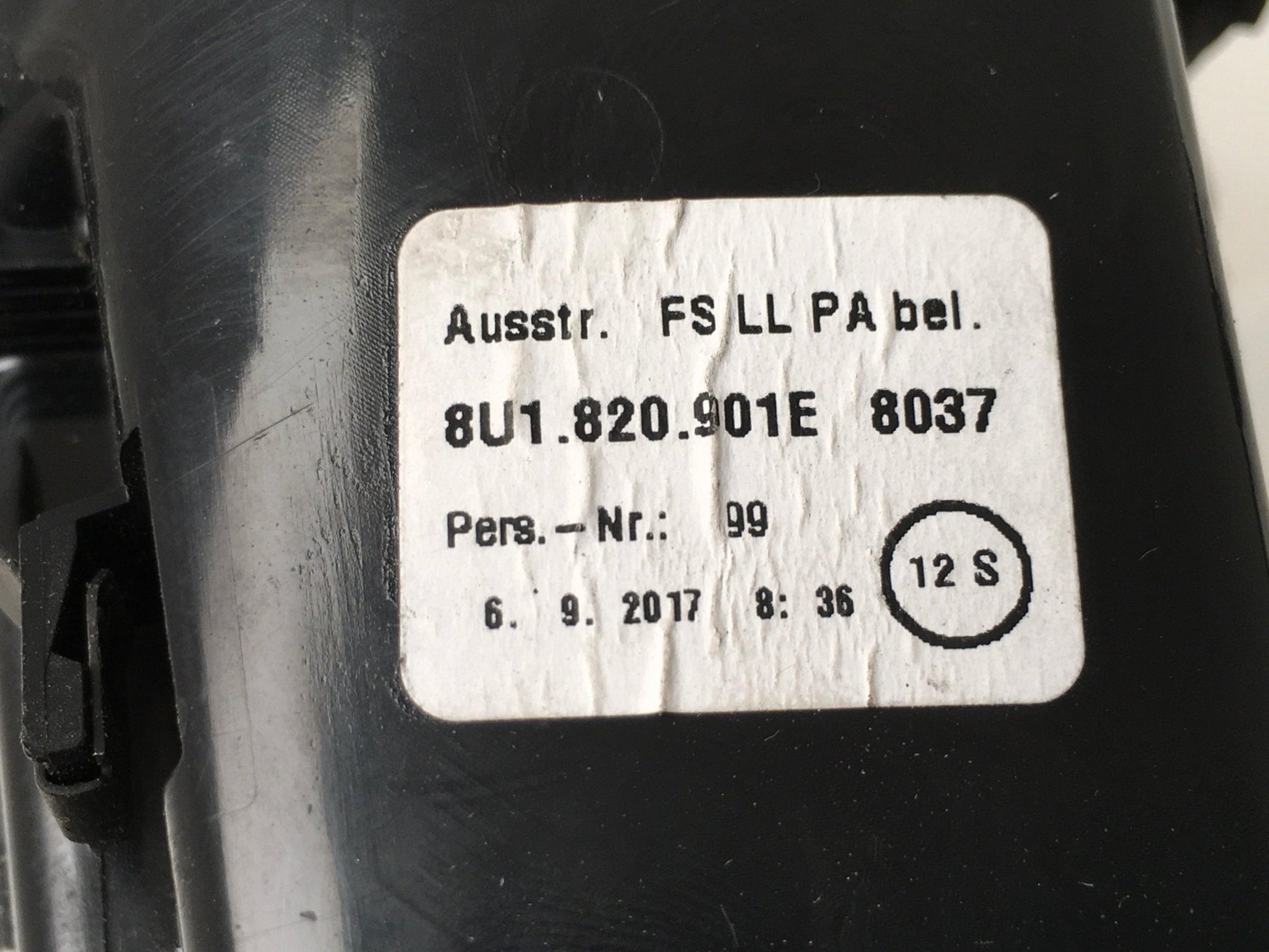 Rejilla del izq Audi Q3 8U1820901B - 8U1820901B