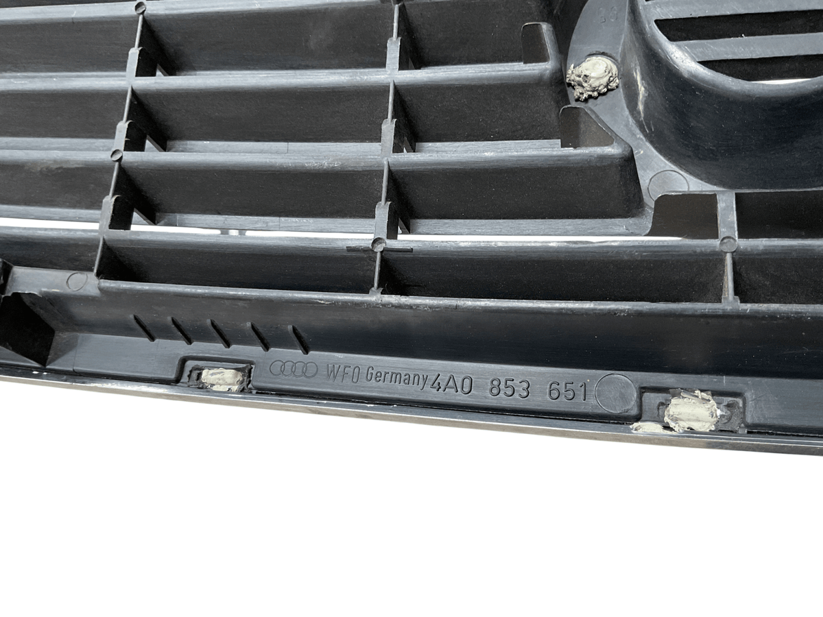 Rejilla delantera Audi 4A0853651