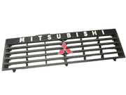 Rejilla delantera Mitsubishi Pajero I - MB831059