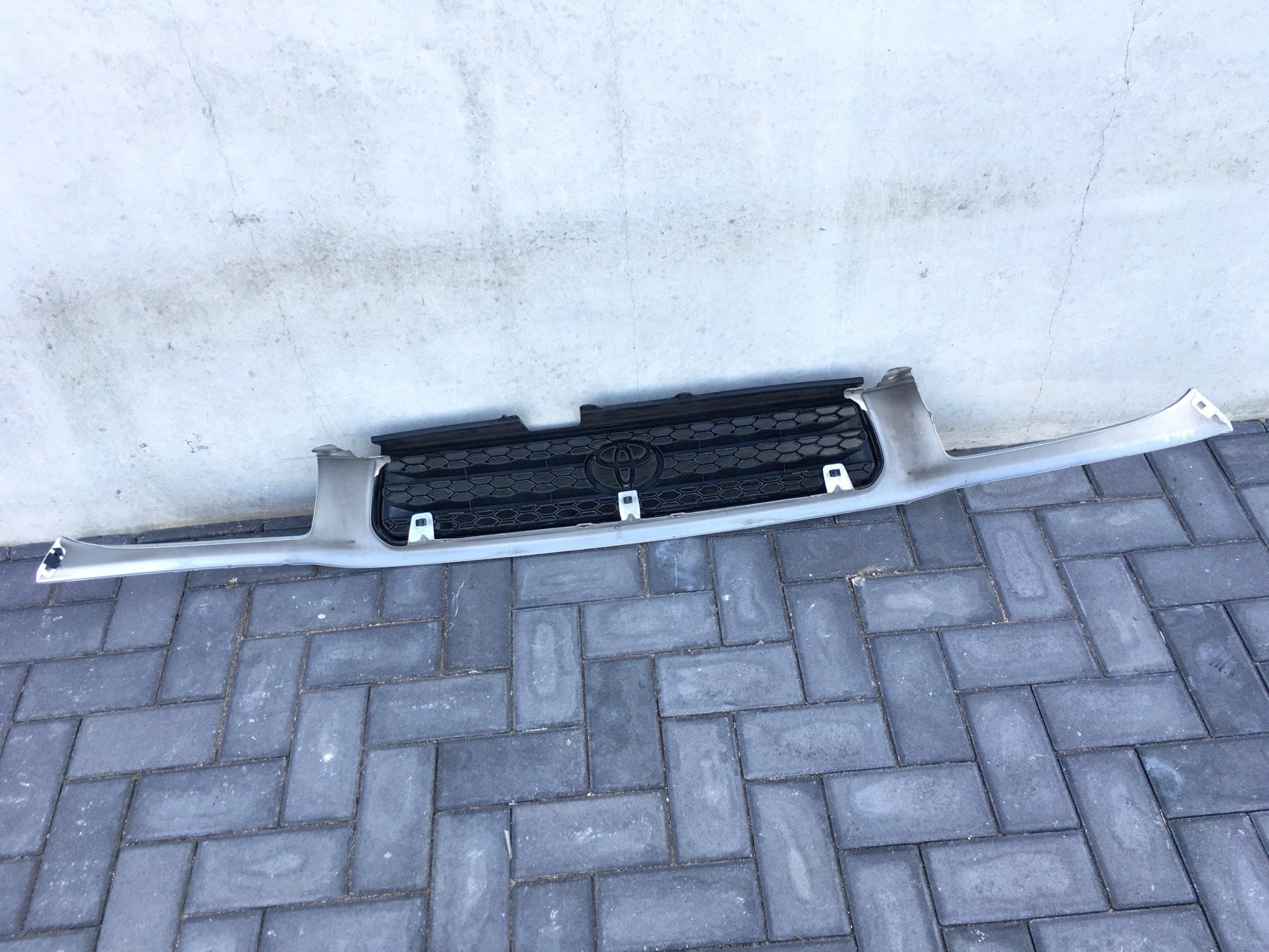 Rejilla delantera Toyota Rav4 XA20 - 5311142070