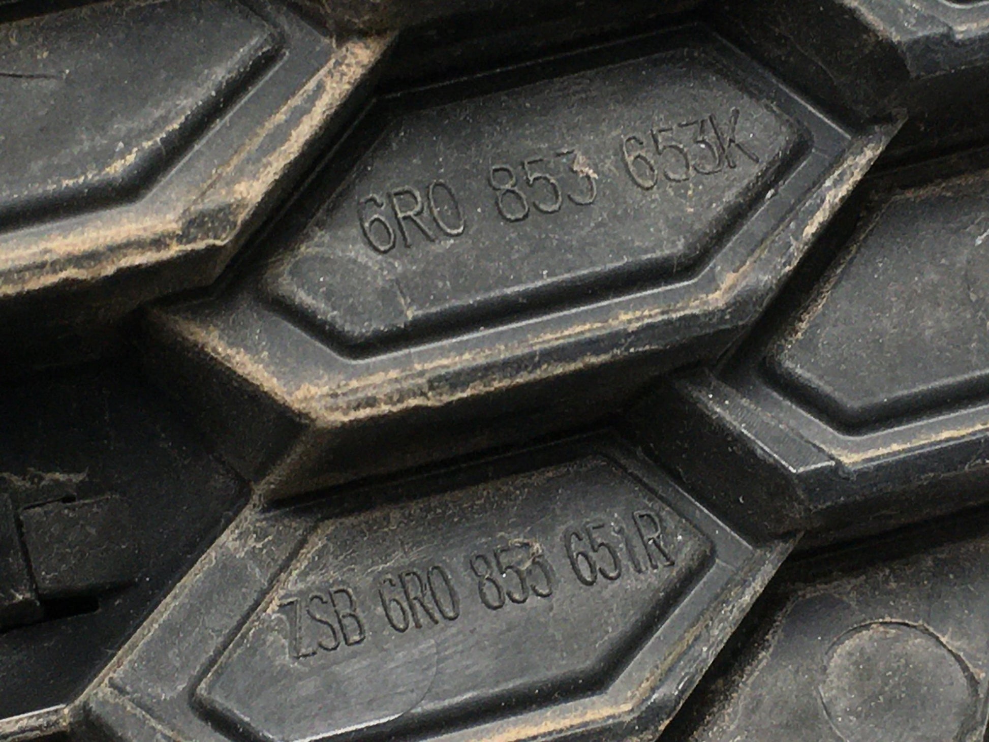 Rejilla delantera VW Golf VI 6R0853653K - 6R0853653K