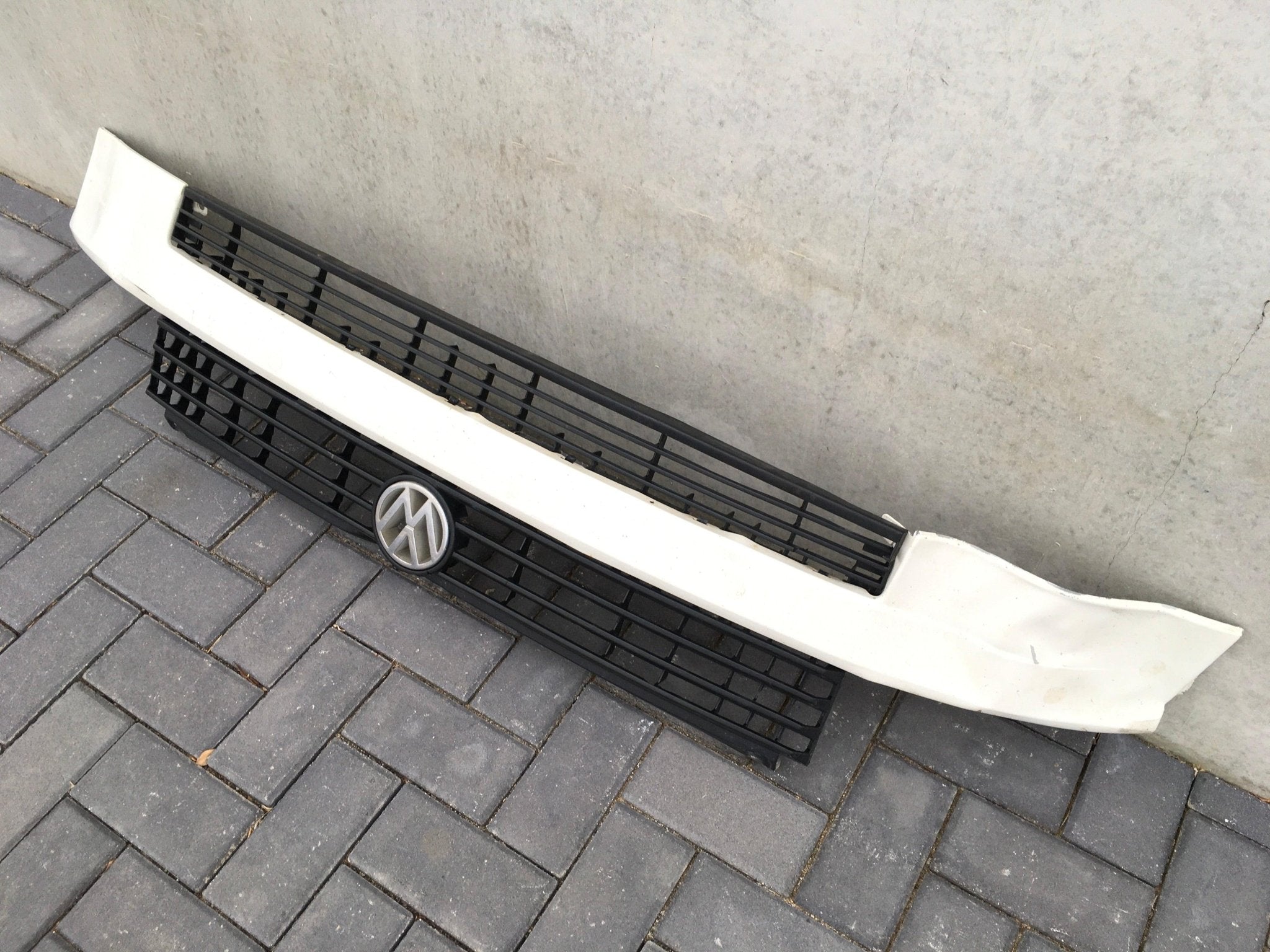Rejilla delantera VW Transporter T4 - 701853653