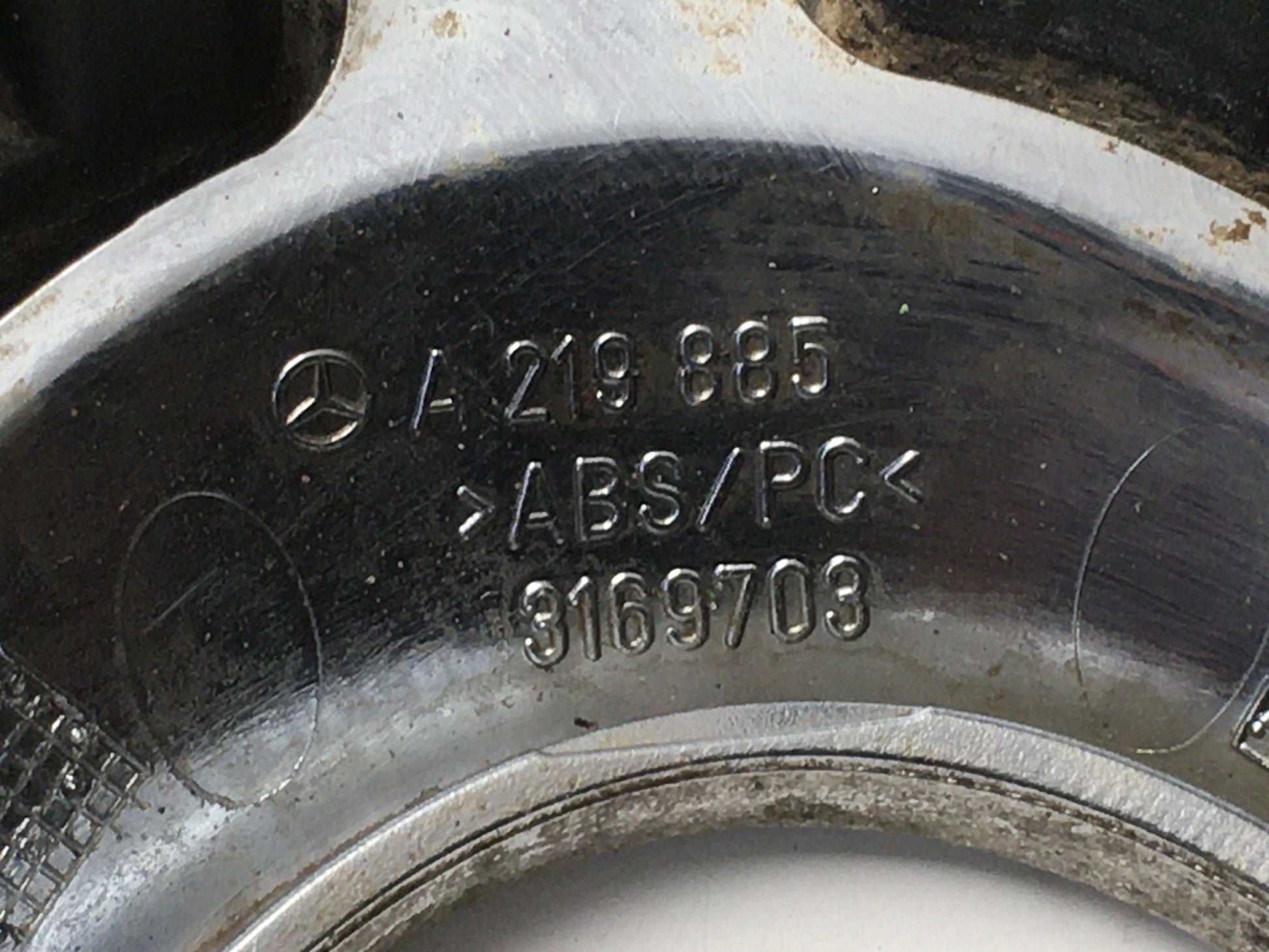 Rejilla derecha Mercedes W219 - A2198851023