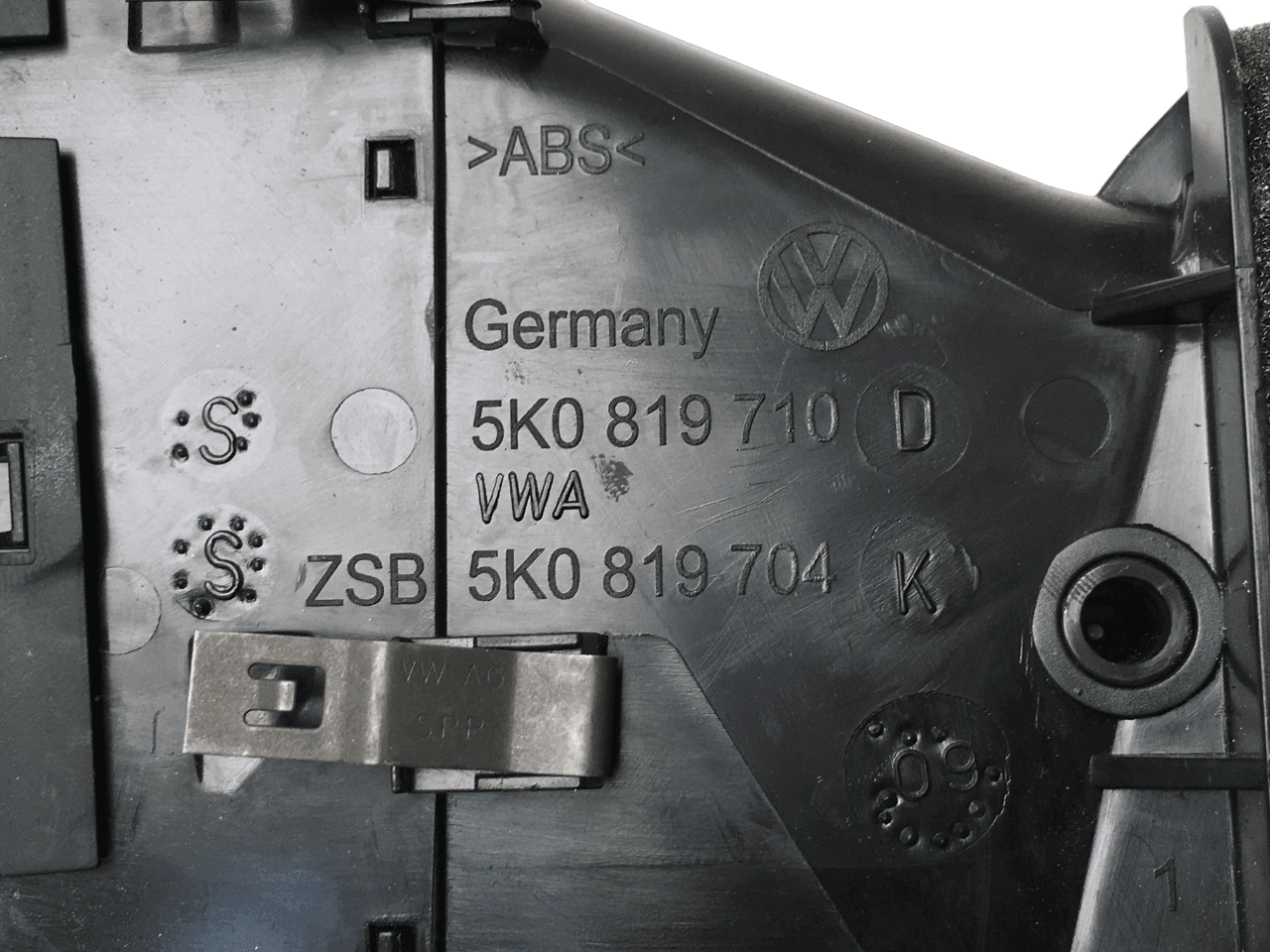 Rejilla derecha VW Golf VI - 5K0819710D