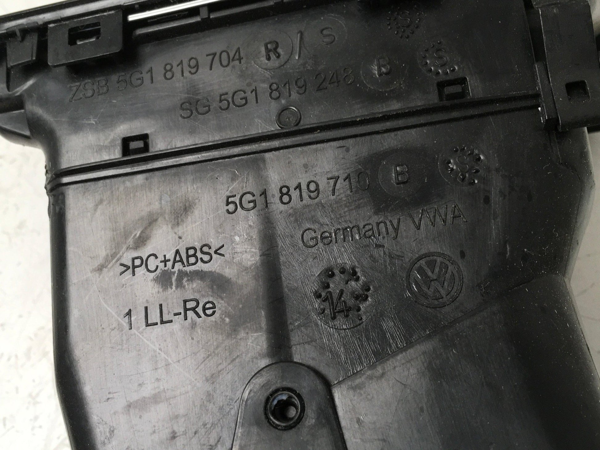 Rejilla derecha VW Golf VII - 5G1819710B