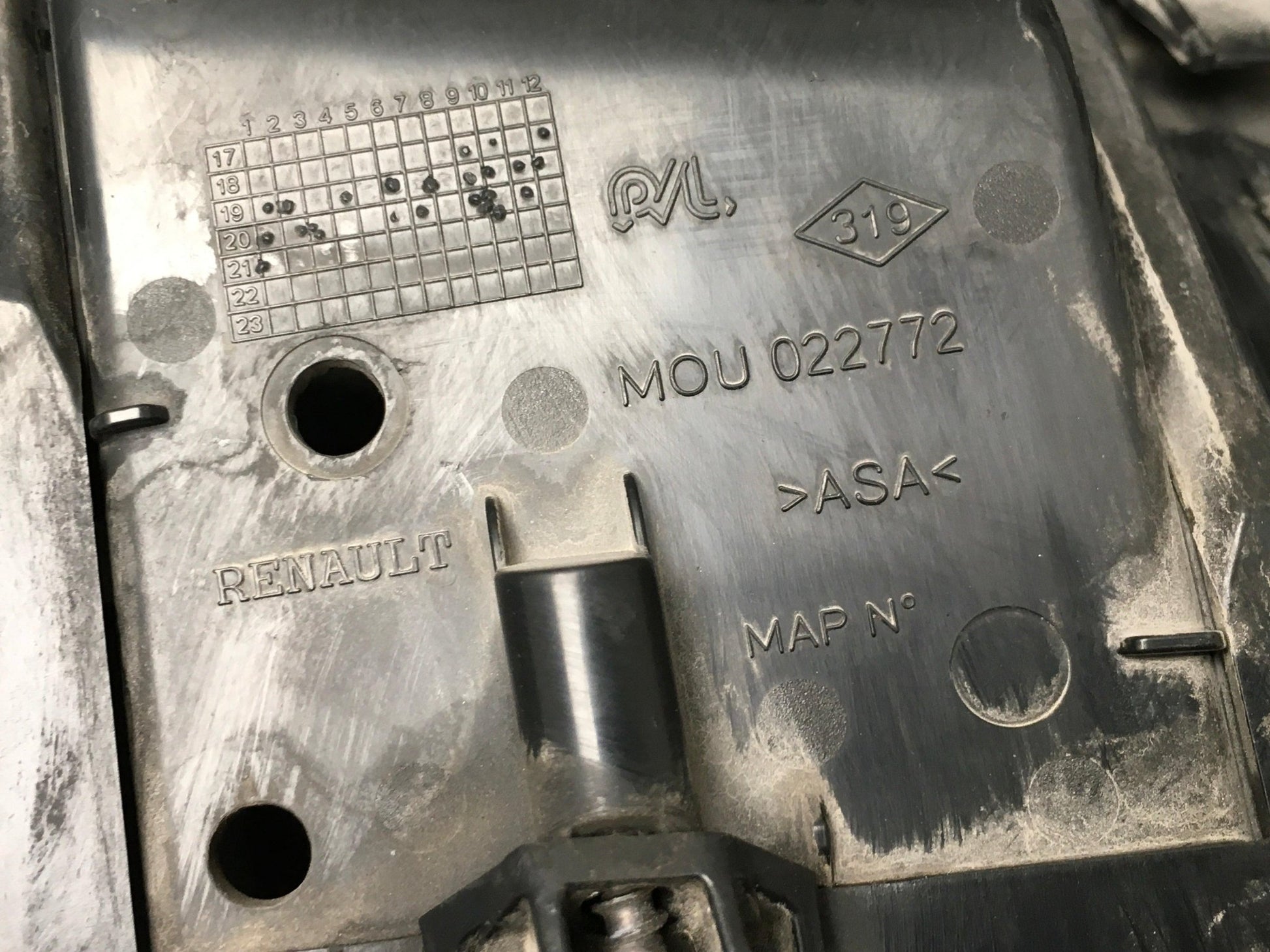 Rejilla frontal Renault Trafic III - MOU022772