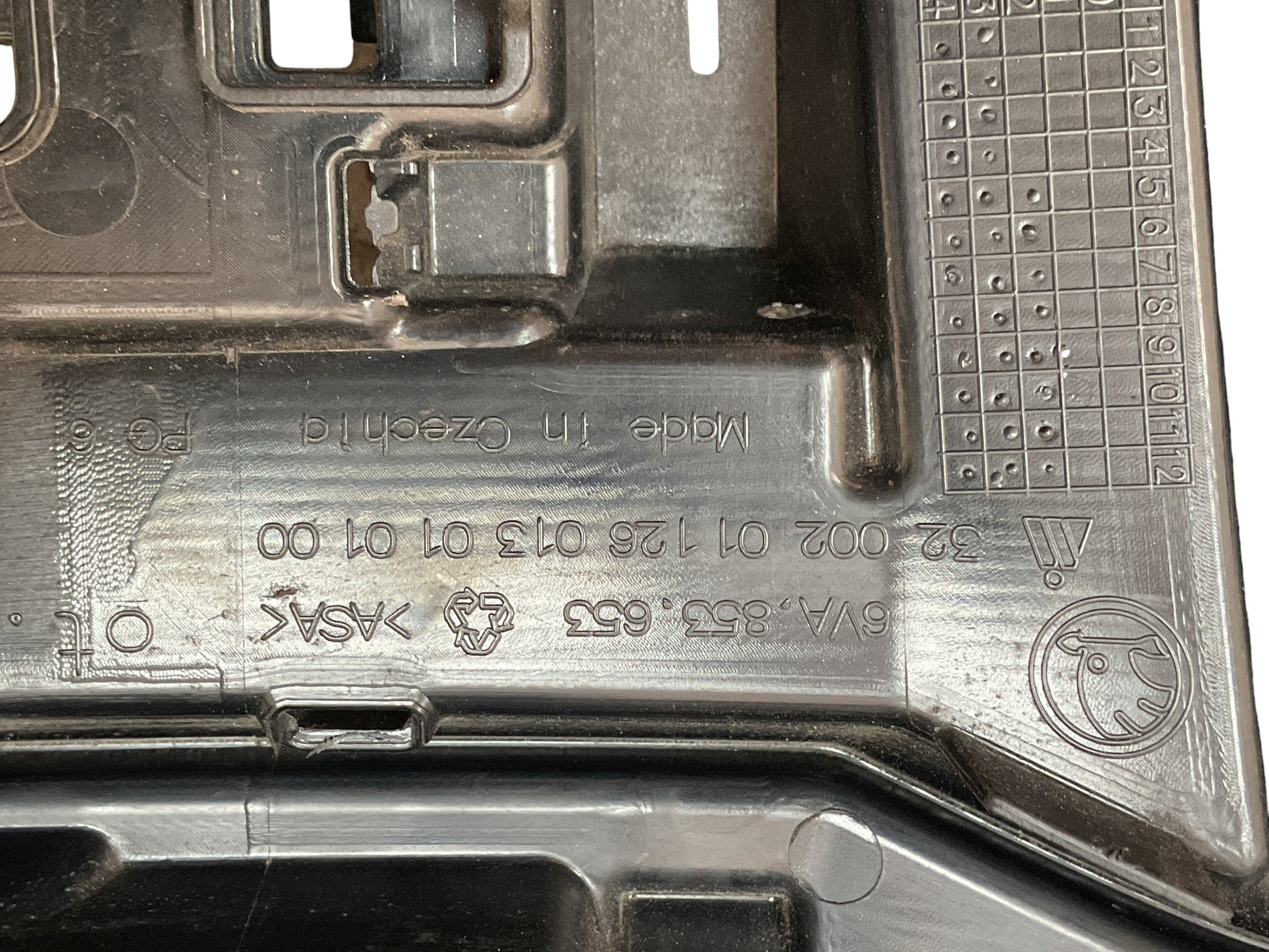 Rejilla frontal skoda Fabia 4ta gen 18 - 25 - 6VA853653