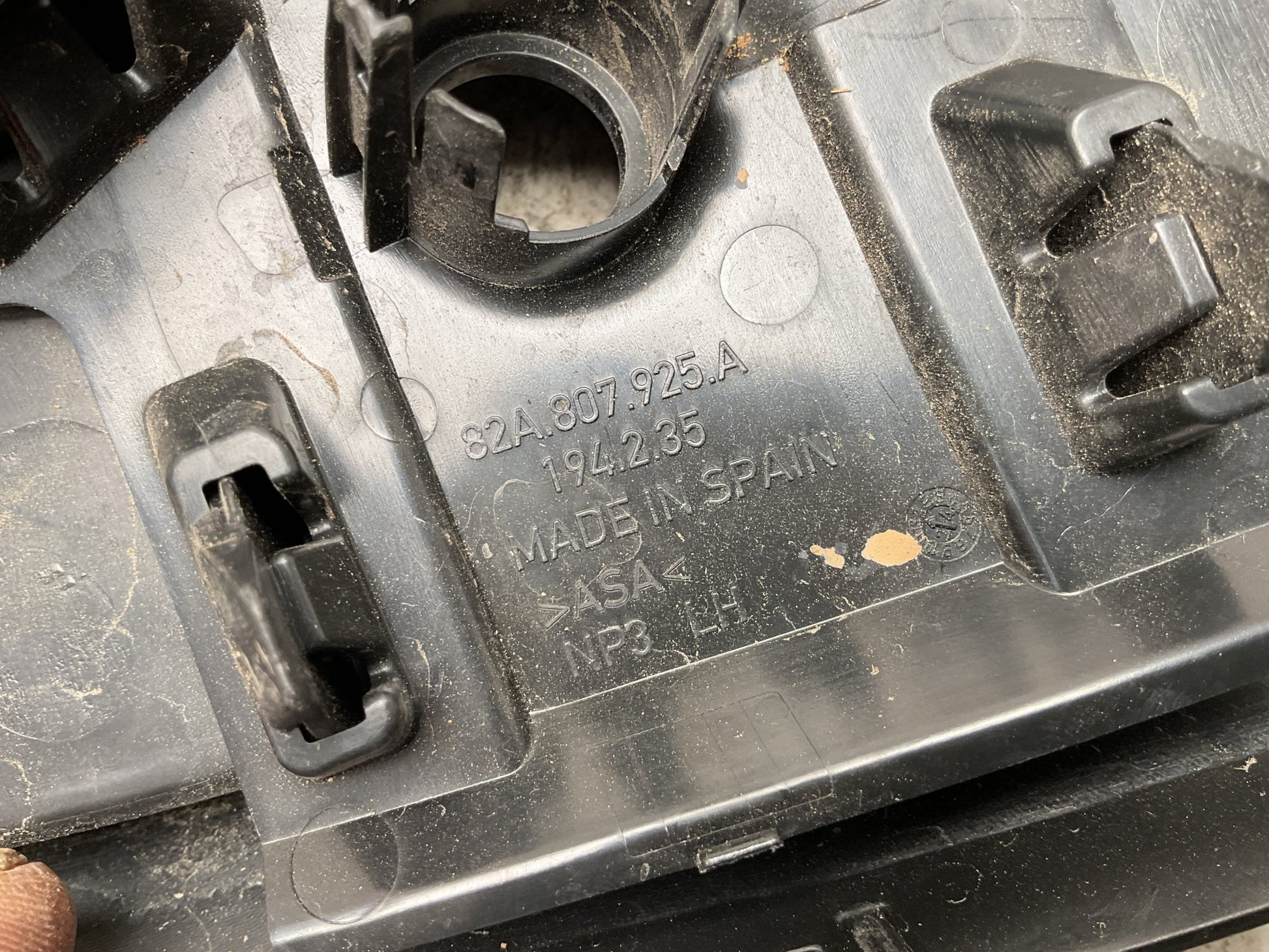 Rejilla inferior izq Audi A1 Sportback 18-24 - 82A807925A