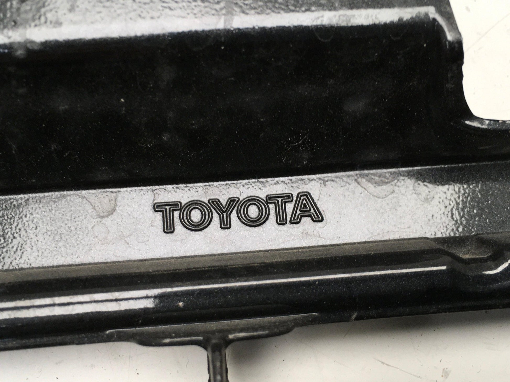 Rejilla inferior paragolpes Toyota Auris E180 - 5311202670