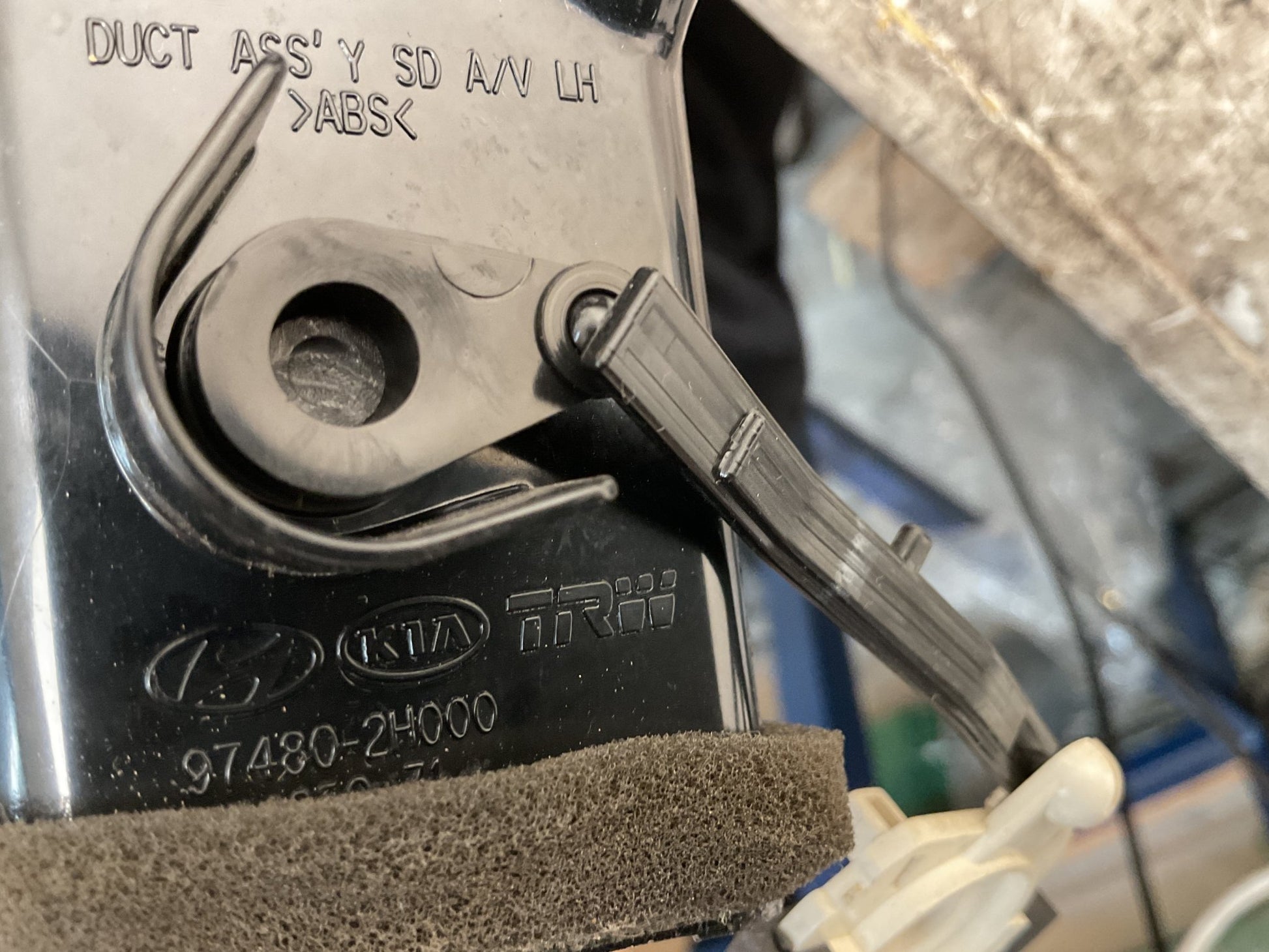 Rejilla izq Hyundai i30 2007-2012 - 974802H000