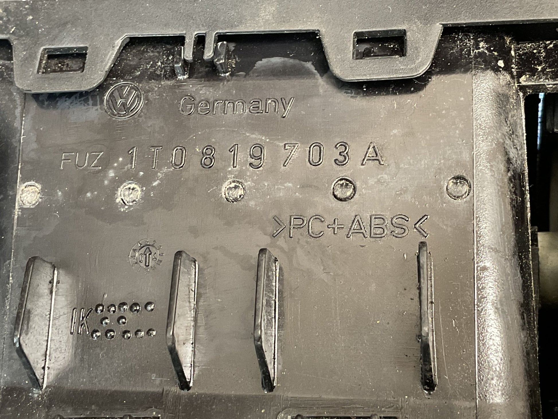 Rejilla izq Salpicadero VW Touran 1T - 1T0819703A