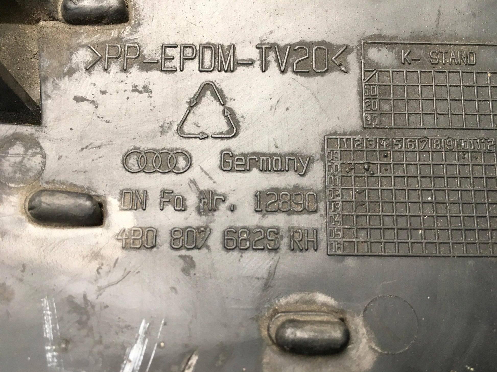 Rejilla paragolpes del dcha Audi A6 C5 - 4B08076825