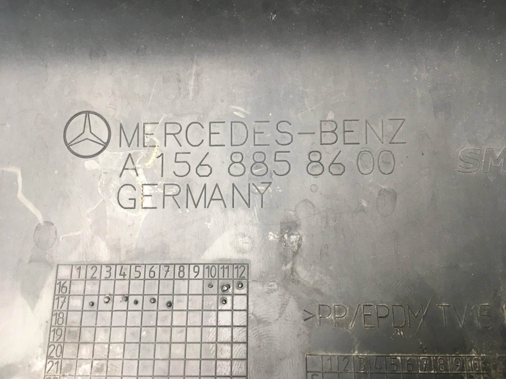 Rejilla paragolpes delantero Mercedes X156 Fase 2 - A1568858600