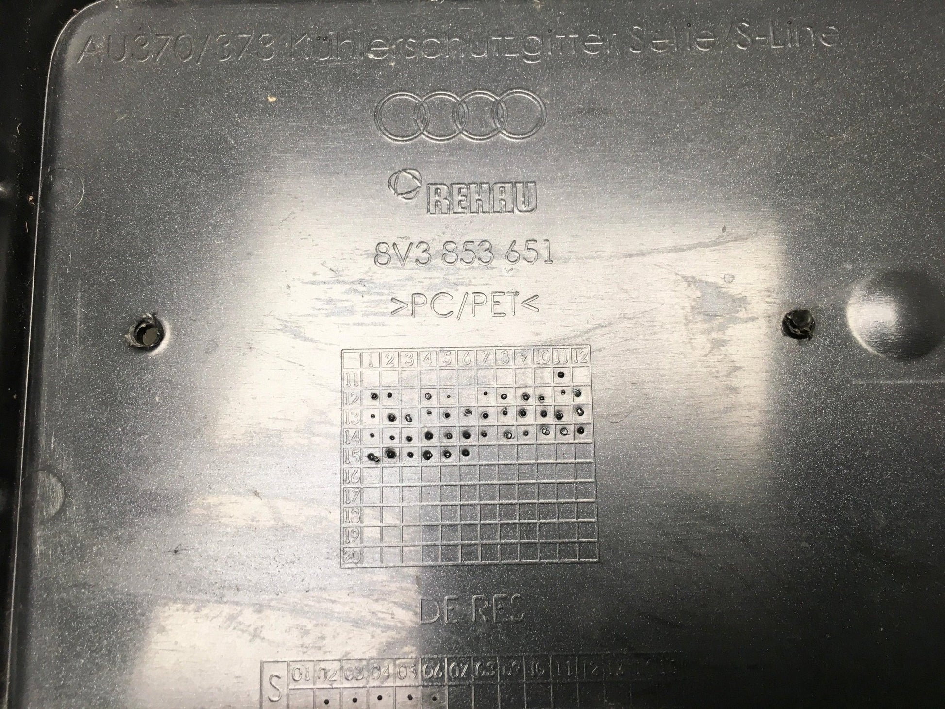 Rejilla Radaidor Audi A3 8VF - 8V3853651 _