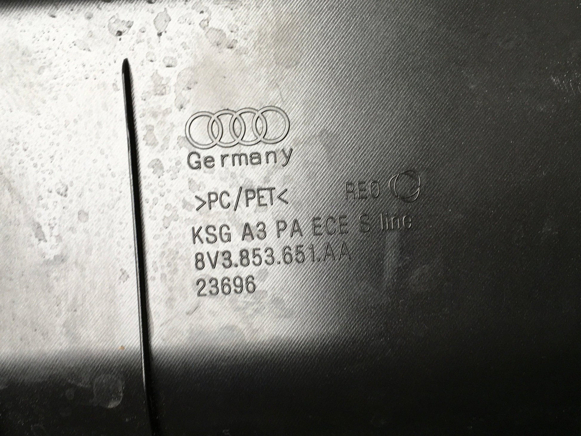 Rejilla Radiador Audi A3 8VF - 8V3853651AA _