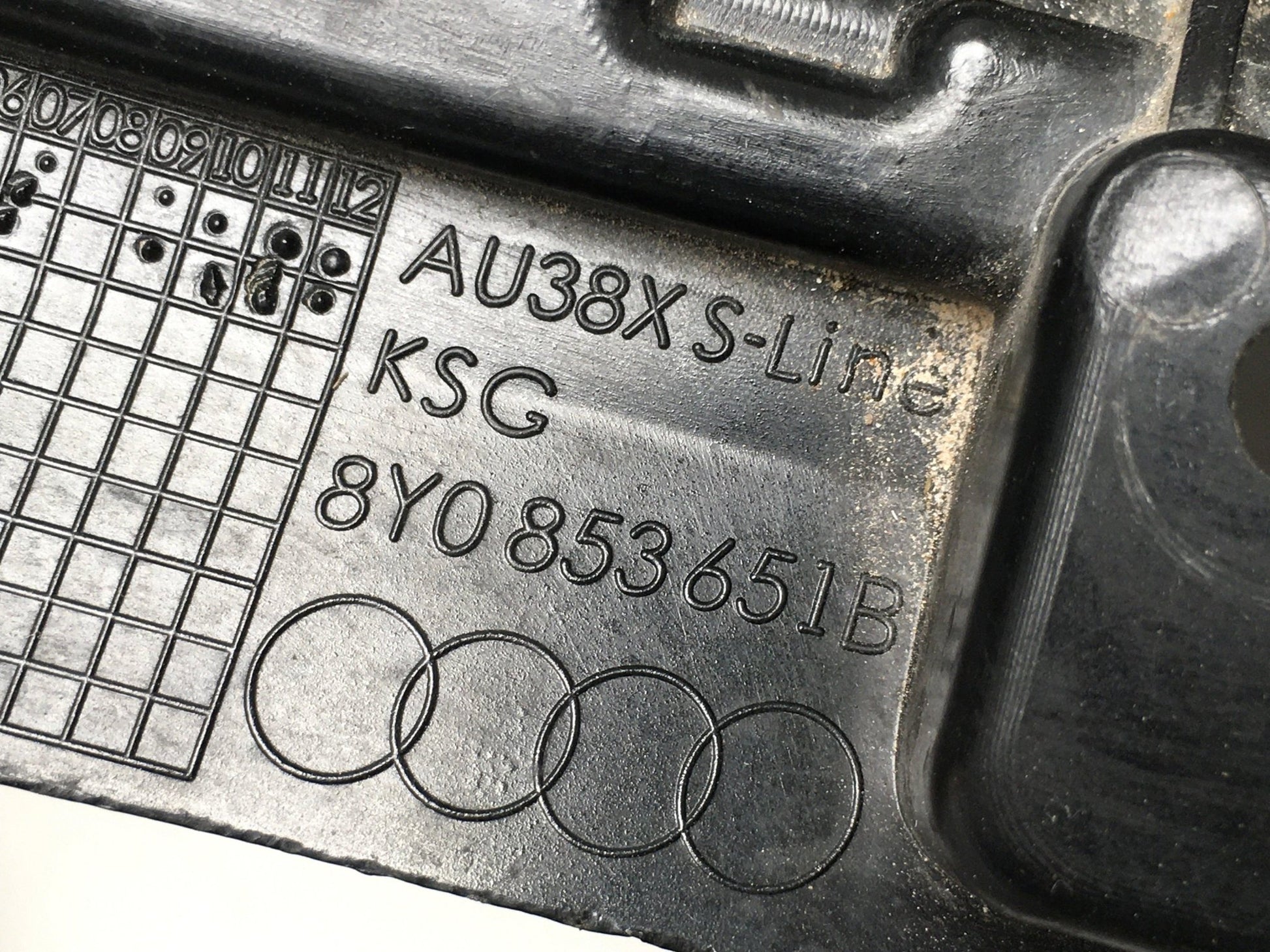 Rejilla Radiador Audi A3 8Y - 8Y0853651B_