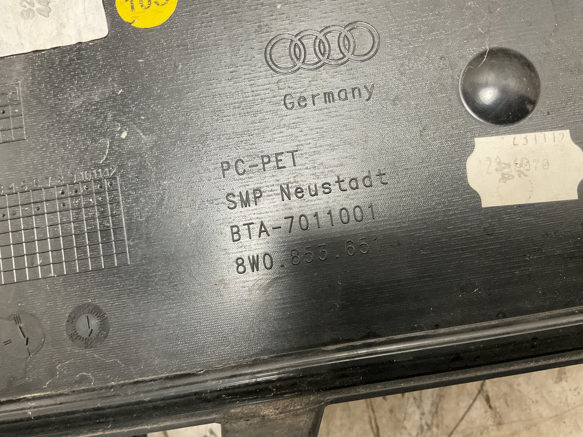 Rejilla Radiador Audi A4 - 8W0853651