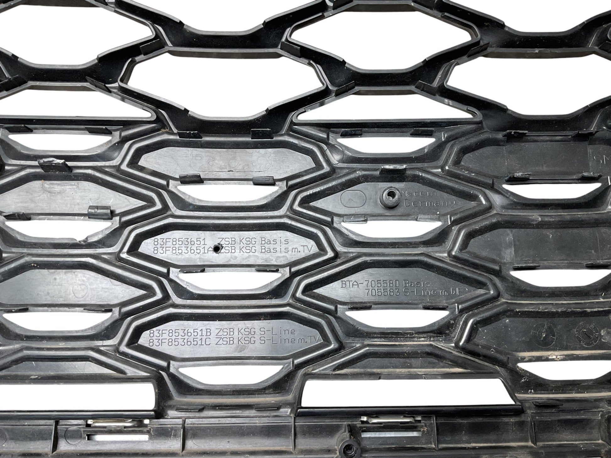 Rejilla Radiador Audi Q3 F3 2020 - 2025 - 83F853651