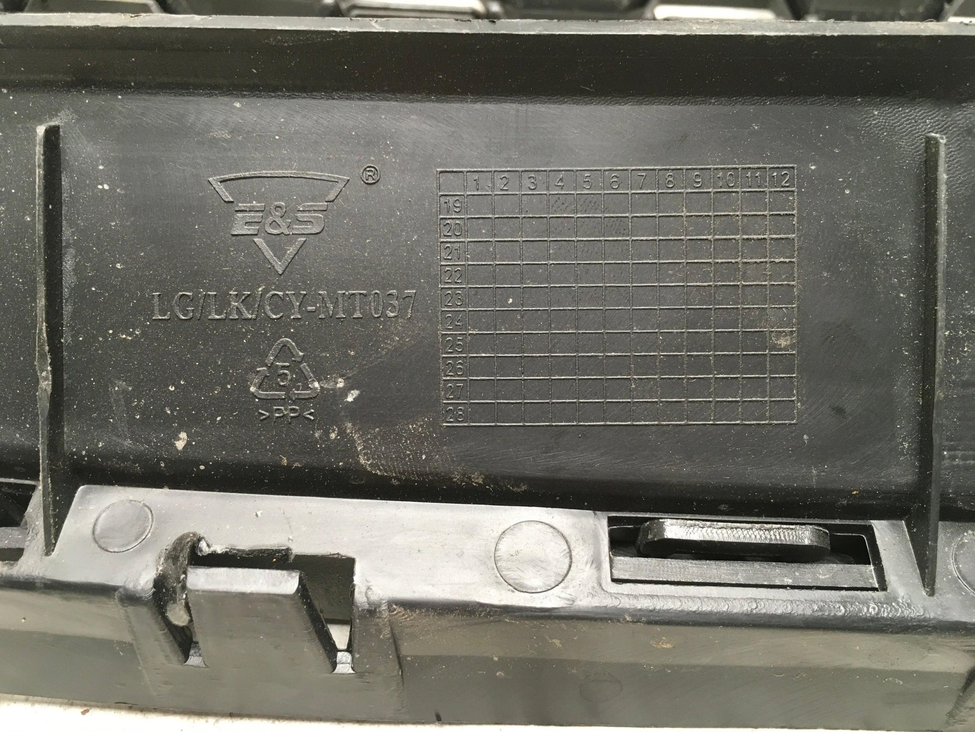 Rejilla radiador BMW 5 F10 F11 - 51748049347